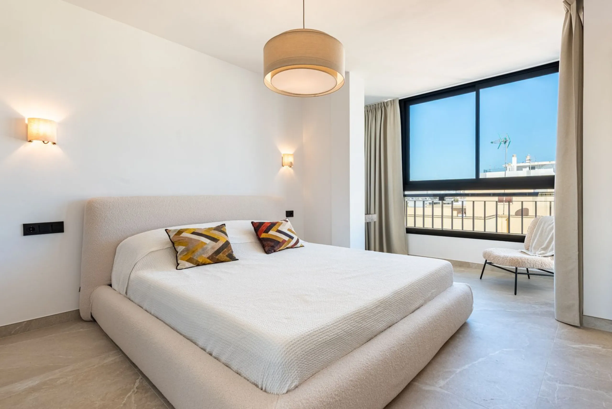 Apartment - Penthouse в продаже в Marbella, Málaga. В доме 3 спален и 2 ванных комнат. Площадь дома 120 м²