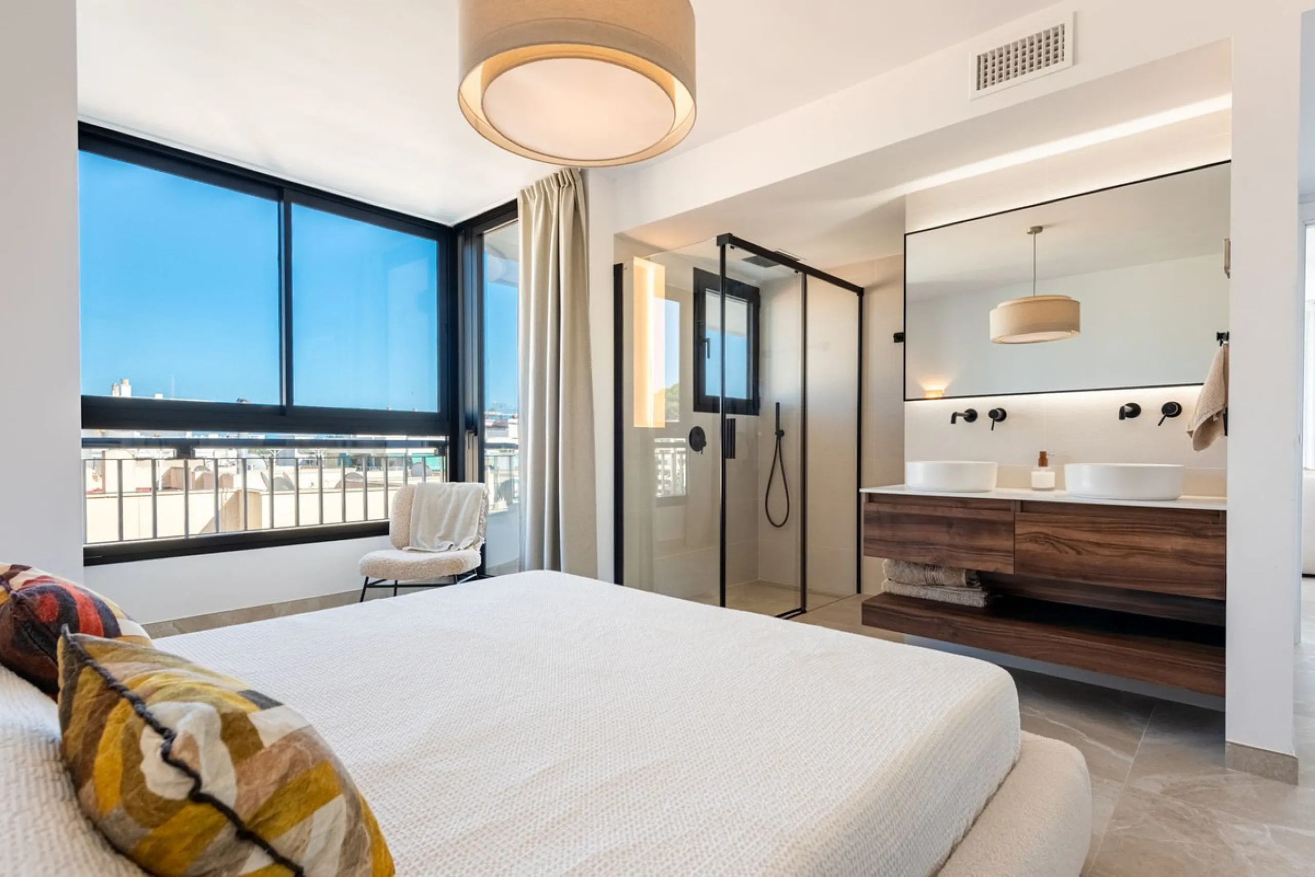 Apartment - Penthouse в продаже в Marbella, Málaga. В доме 3 спален и 2 ванных комнат. Площадь дома 120 м²