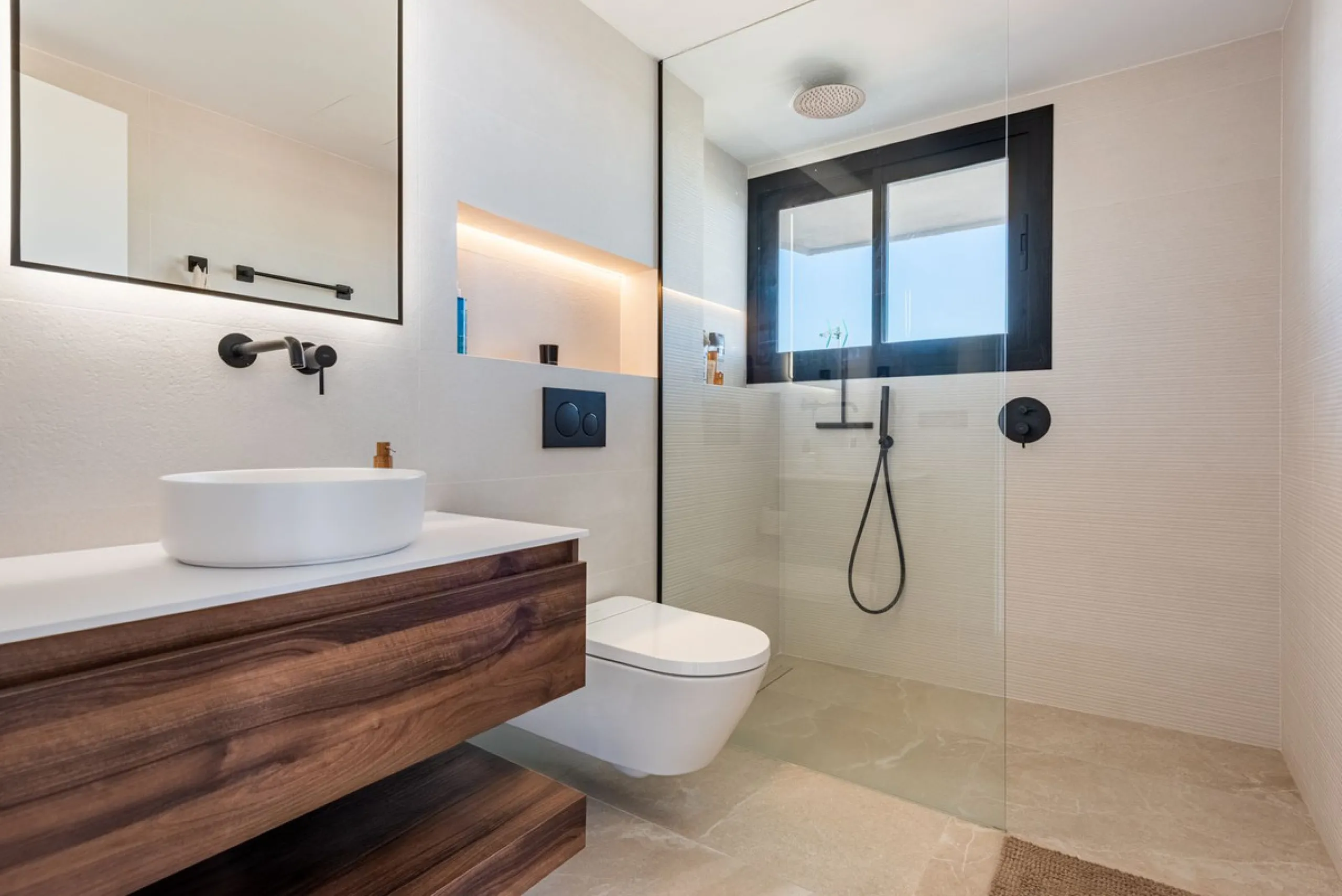Apartment - Penthouse в продаже в Marbella, Málaga. В доме 3 спален и 2 ванных комнат. Площадь дома 120 м²