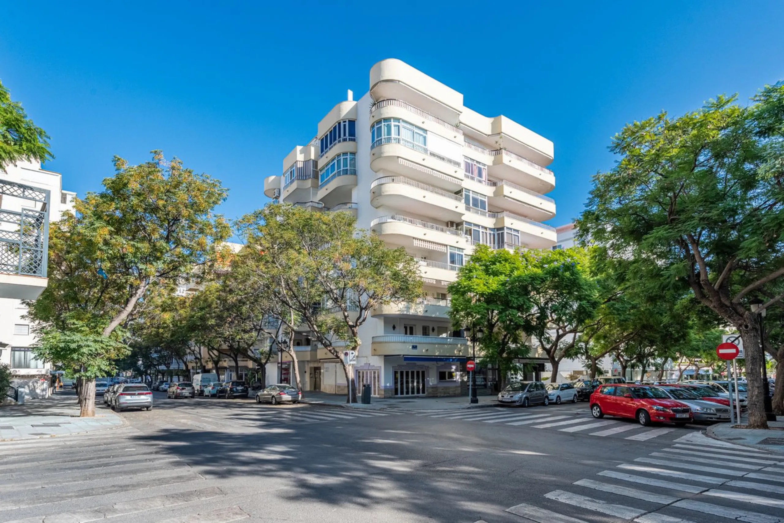 Apartment - Penthouse в продаже в Marbella, Málaga. В доме 3 спален и 2 ванных комнат. Площадь дома 120 м²