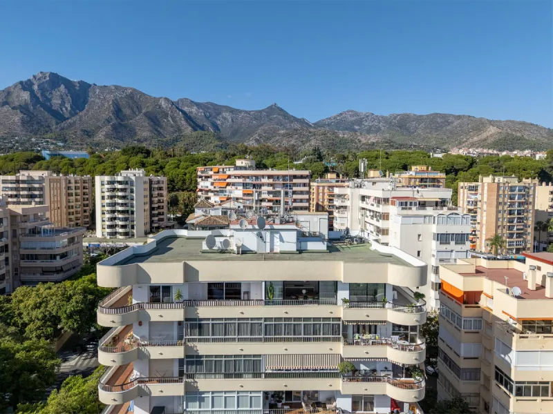 Apartment - Penthouse в продаже в Marbella, Málaga. В доме 3 спален и 2 ванных комнат. Площадь дома 120 м²