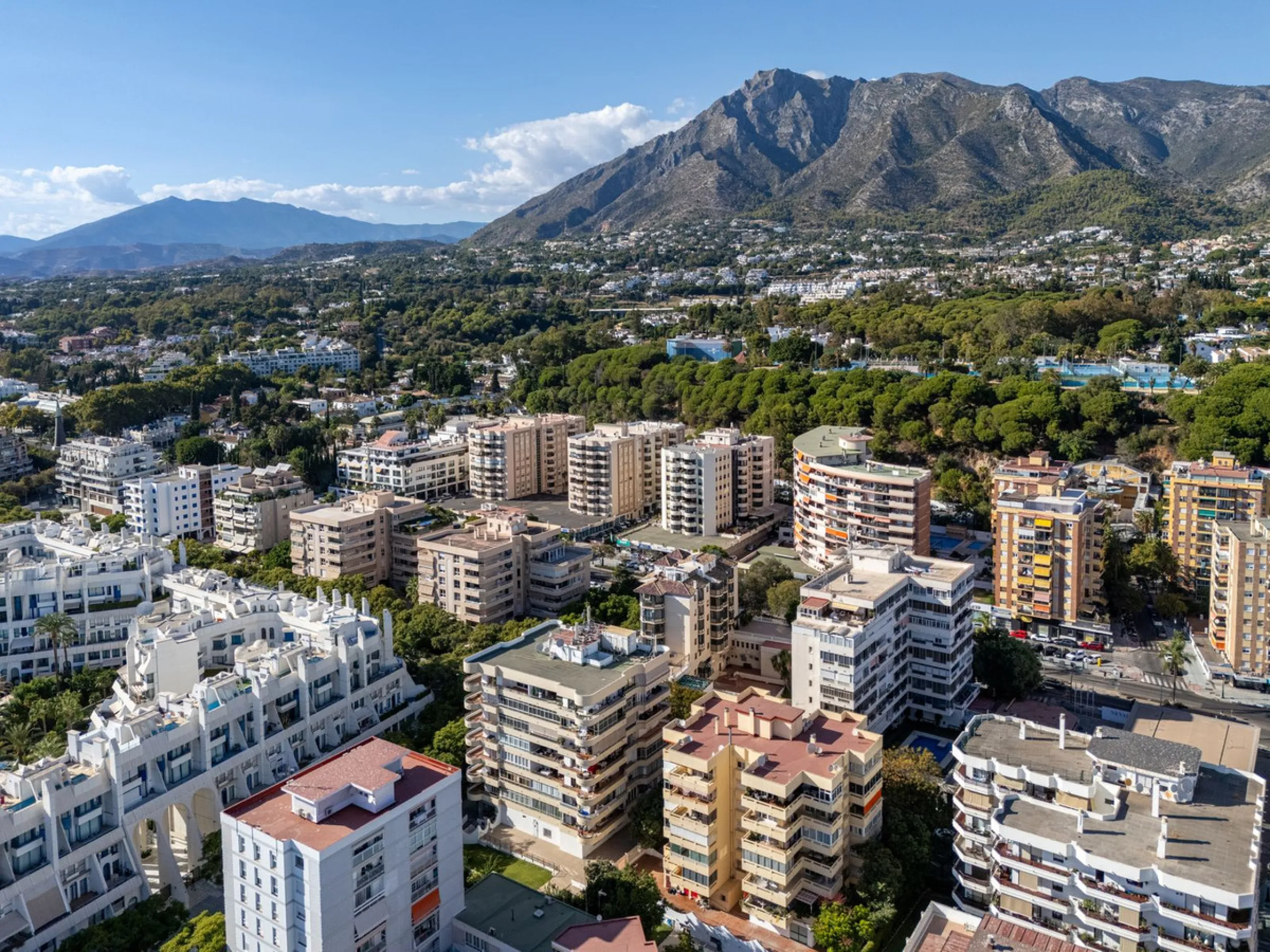 Apartment - Penthouse в продаже в Marbella, Málaga. В доме 3 спален и 2 ванных комнат. Площадь дома 120 м²