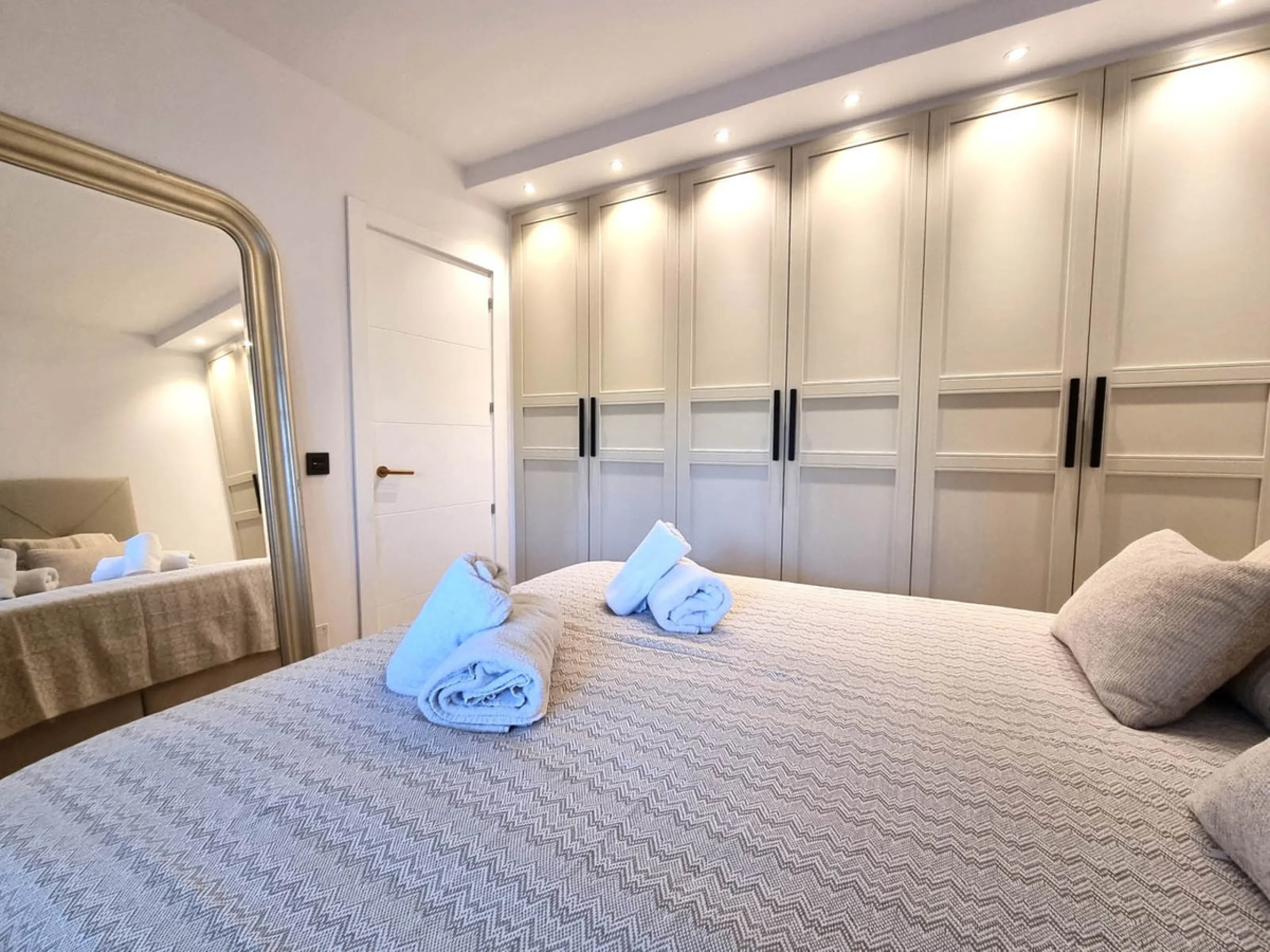 Step into coastal luxury with this exceptional 1-bedroom, 70 m² beachfront apartment, located in the prestigious Miraflores community on the Costa del Sol. Immaculately refurbished to the highest standards, this rare gem offers breathtaking Mediterranean 