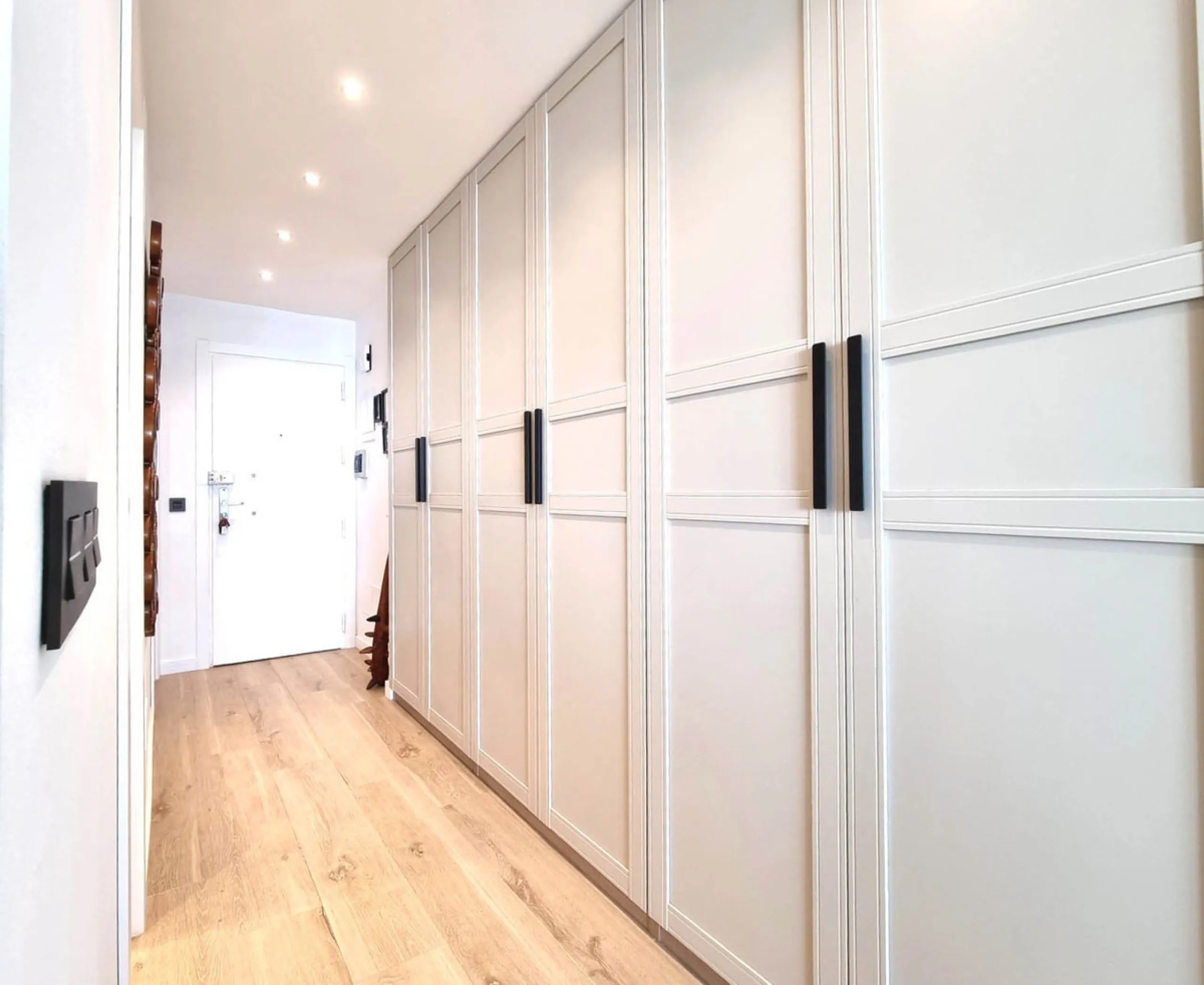 Step into coastal luxury with this exceptional 1-bedroom, 70 m² beachfront apartment, located in the prestigious Miraflores community on the Costa del Sol. Immaculately refurbished to the highest standards, this rare gem offers breathtaking Mediterranean 