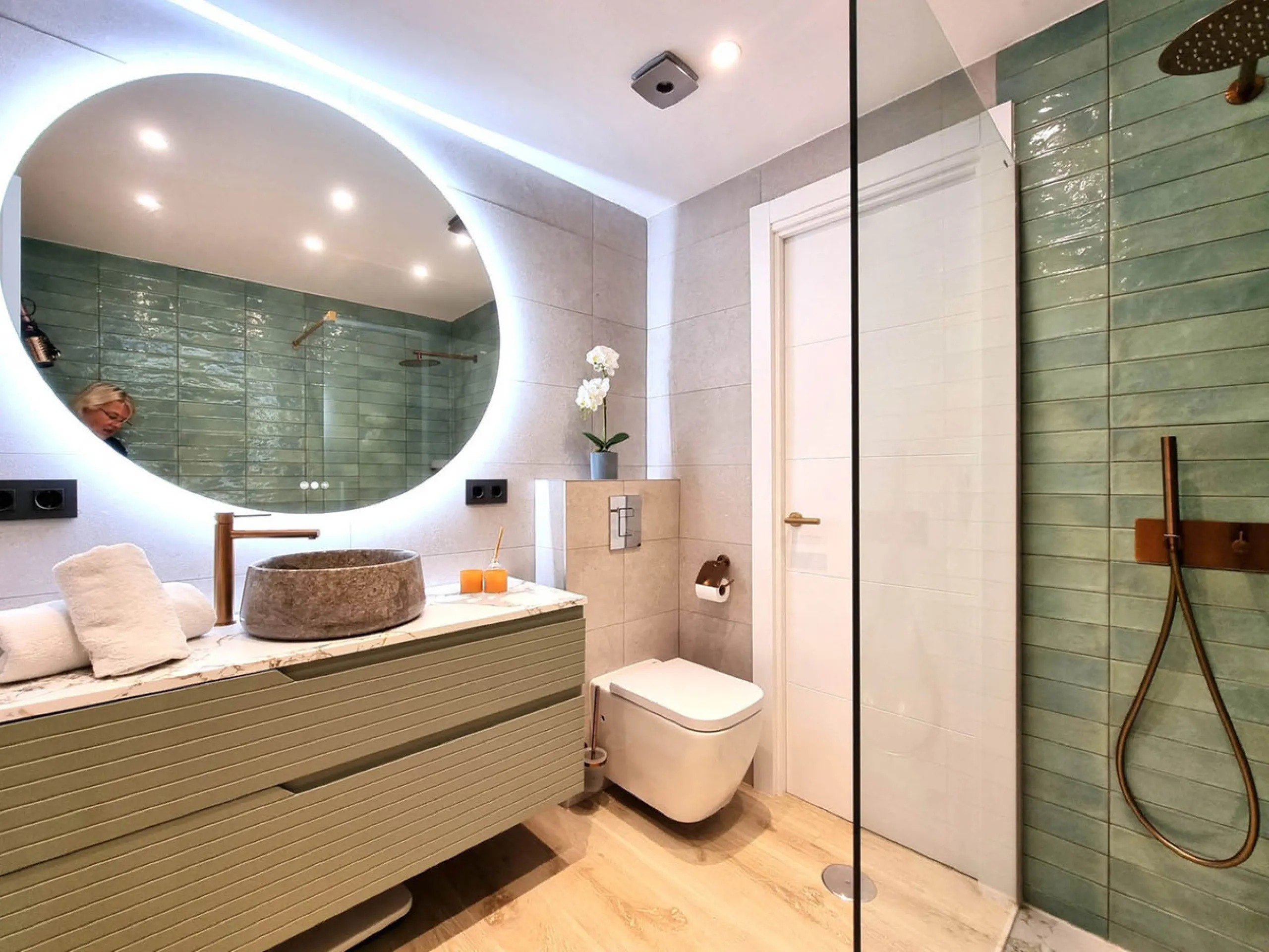Step into coastal luxury with this exceptional 1-bedroom, 70 m² beachfront apartment, located in the prestigious Miraflores community on the Costa del Sol. Immaculately refurbished to the highest standards, this rare gem offers breathtaking Mediterranean 