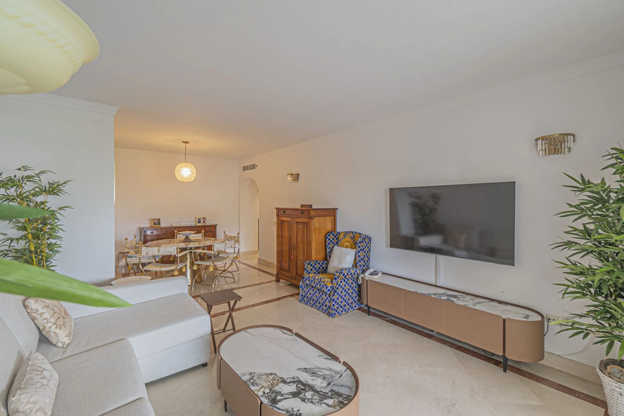 LUXURY PROPERTY NEXT TO THE BEACH IN THE BEST AREA OF CENTRAL MARBELLA
