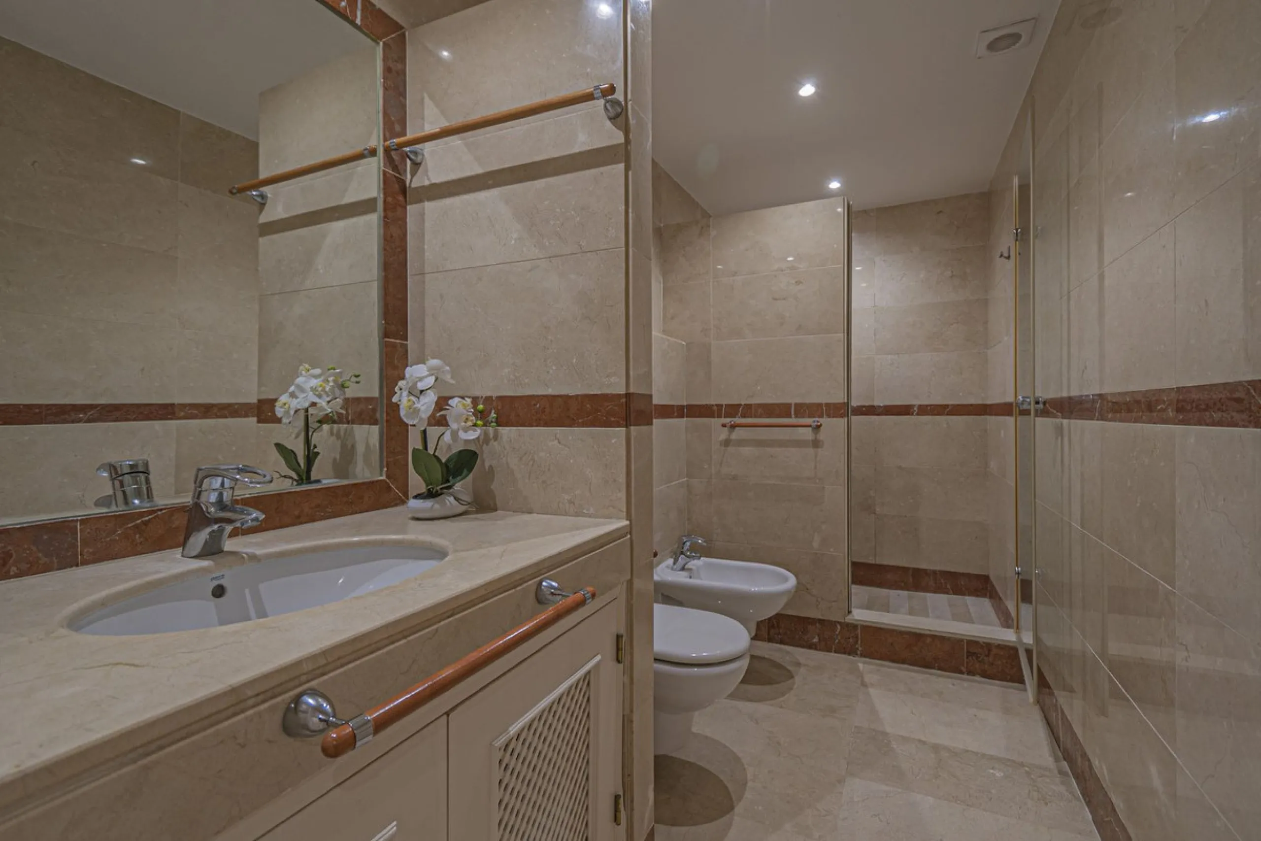 LUXURY PROPERTY NEXT TO THE BEACH IN THE BEST AREA OF CENTRAL MARBELLA