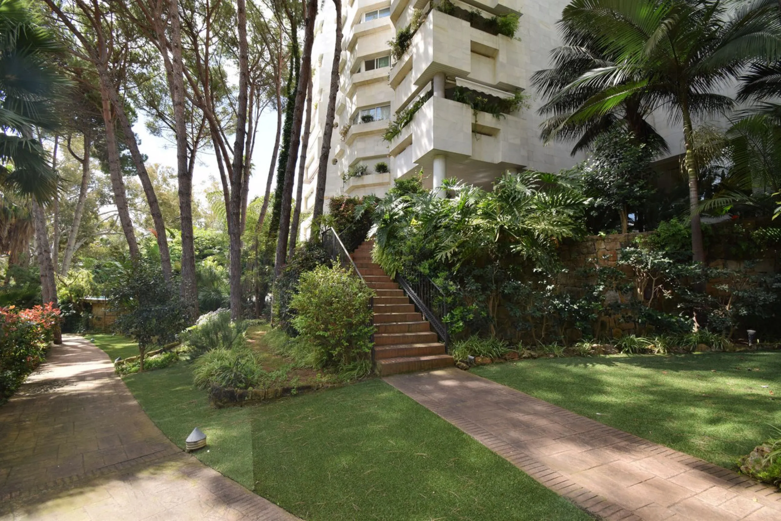 LUXURY PROPERTY NEXT TO THE BEACH IN THE BEST AREA OF CENTRAL MARBELLA