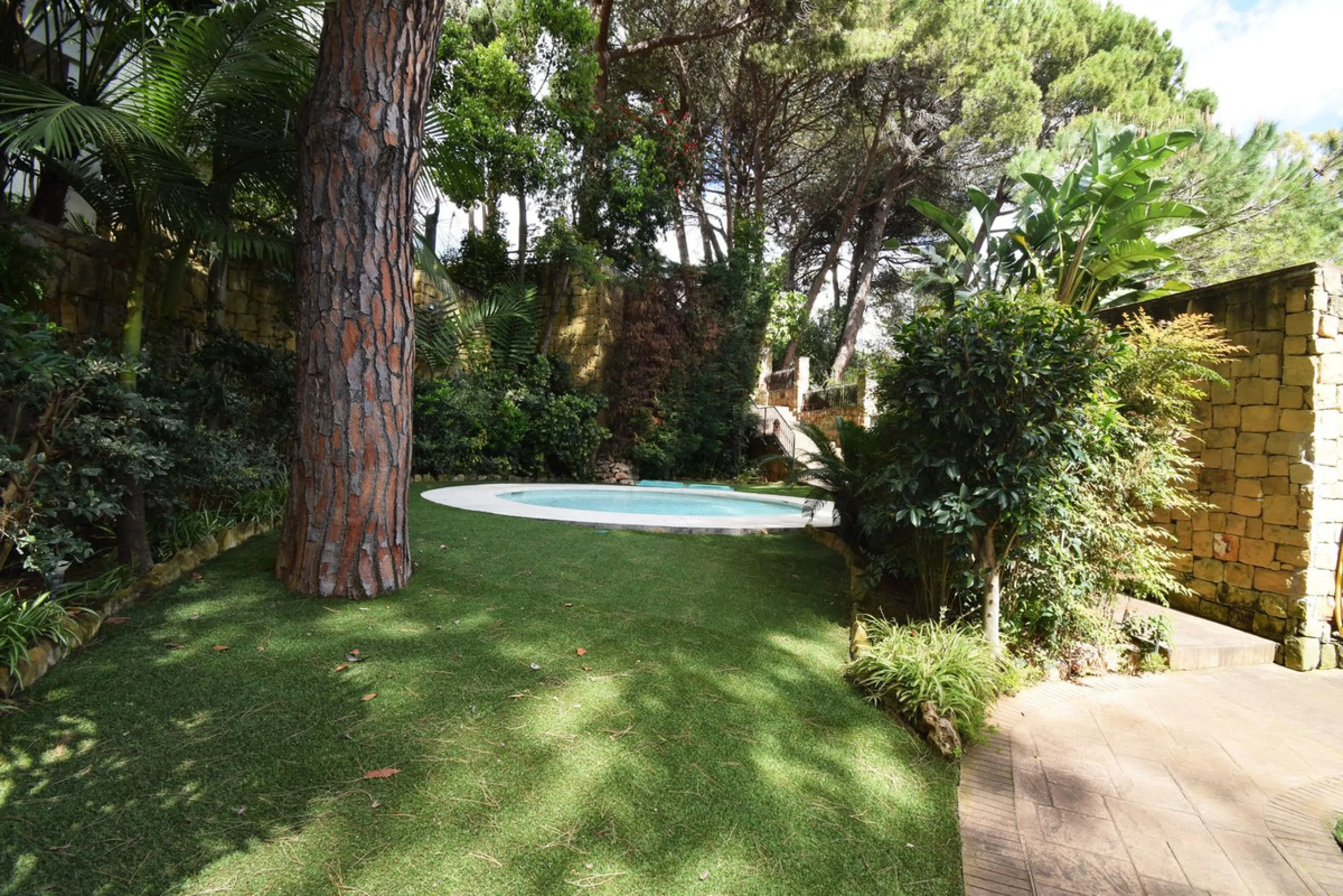 LUXURY PROPERTY NEXT TO THE BEACH IN THE BEST AREA OF CENTRAL MARBELLA