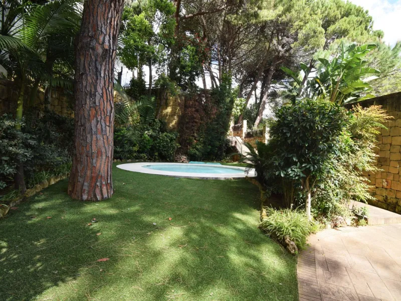 LUXURY PROPERTY NEXT TO THE BEACH IN THE BEST AREA OF CENTRAL MARBELLA