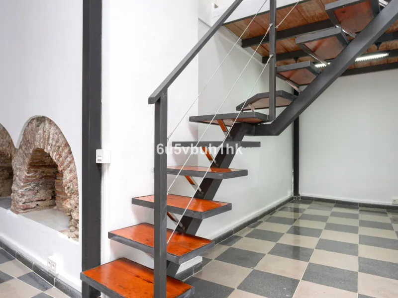 On the ground floor of a charming building, this unique property welcomes you through a picturesque Andalusian patio, with traditional Spanish tiles and a tranquil fountain.