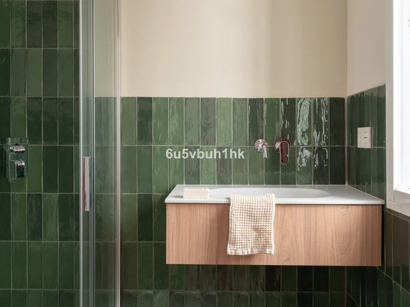 On the ground floor of a charming building, this unique property welcomes you through a picturesque Andalusian patio, with traditional Spanish tiles and a tranquil fountain.