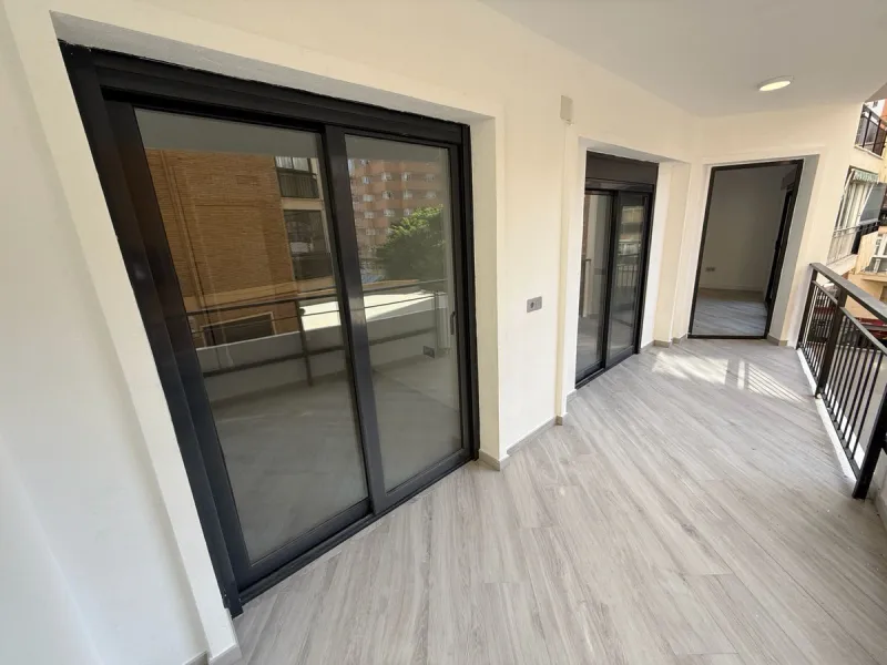 We present this exceptional 139 m² apartment in the prestigious La Malagueta neighborhood, recently renovated with high-end materials, where every detail has been designed to offer a modern, elegant, and welcoming home.
