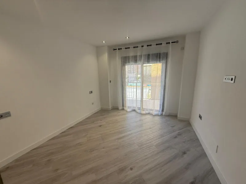 We present this exceptional 139 m² apartment in the prestigious La Malagueta neighborhood, recently renovated with high-end materials, where every detail has been designed to offer a modern, elegant, and welcoming home.
