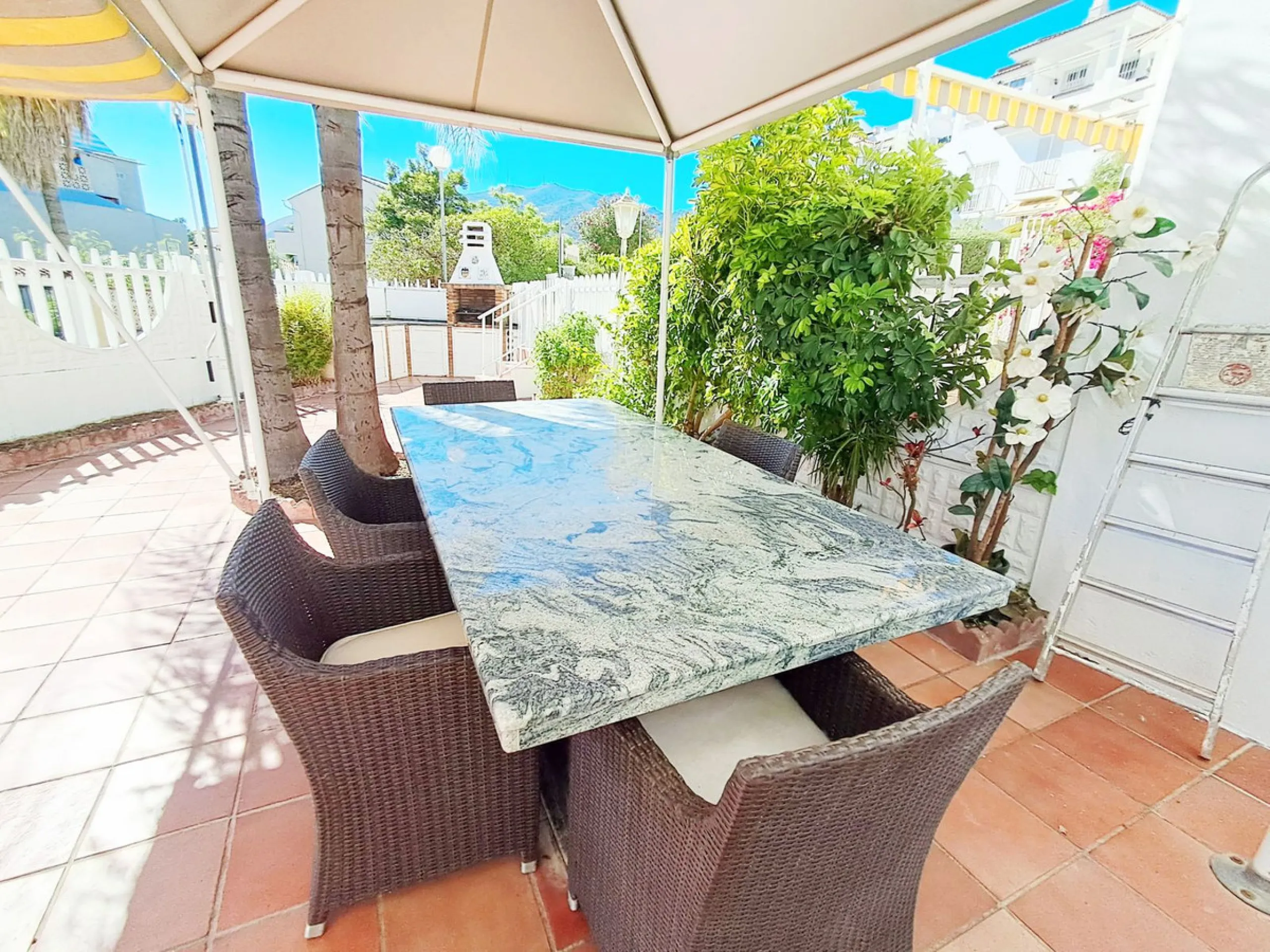 House - Semi-Detached House в продаже в Benalmadena, Málaga. В доме 5 спален и 4 ванных комнат. Площадь дома 180 м². Площадь участка 25 м²