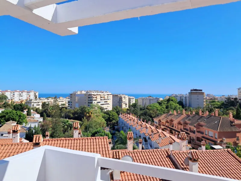House - Semi-Detached House в продаже в Benalmadena, Málaga. В доме 5 спален и 4 ванных комнат. Площадь дома 180 м². Площадь участка 25 м²