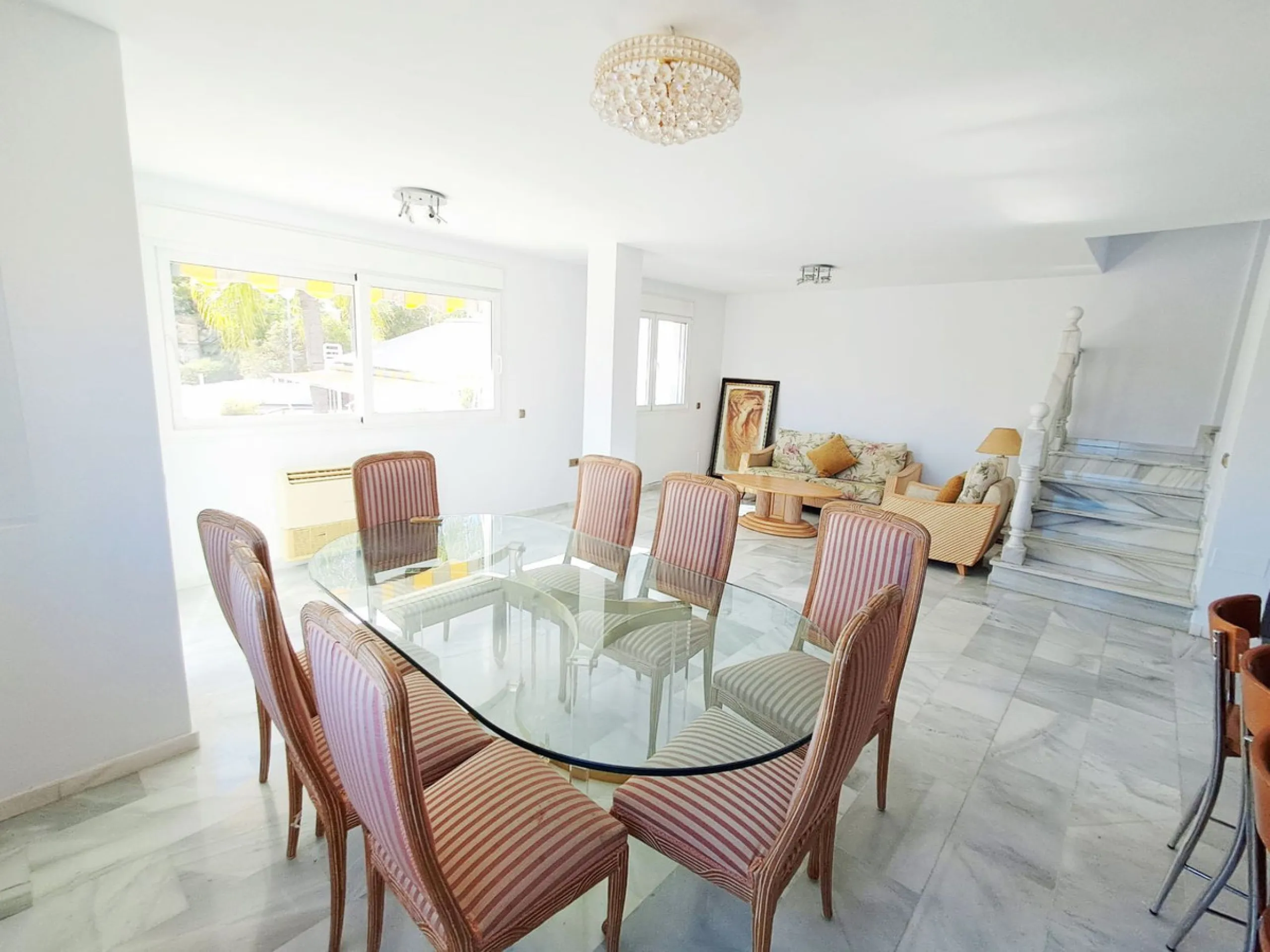 House - Semi-Detached House в продаже в Benalmadena, Málaga. В доме 5 спален и 4 ванных комнат. Площадь дома 180 м². Площадь участка 25 м²