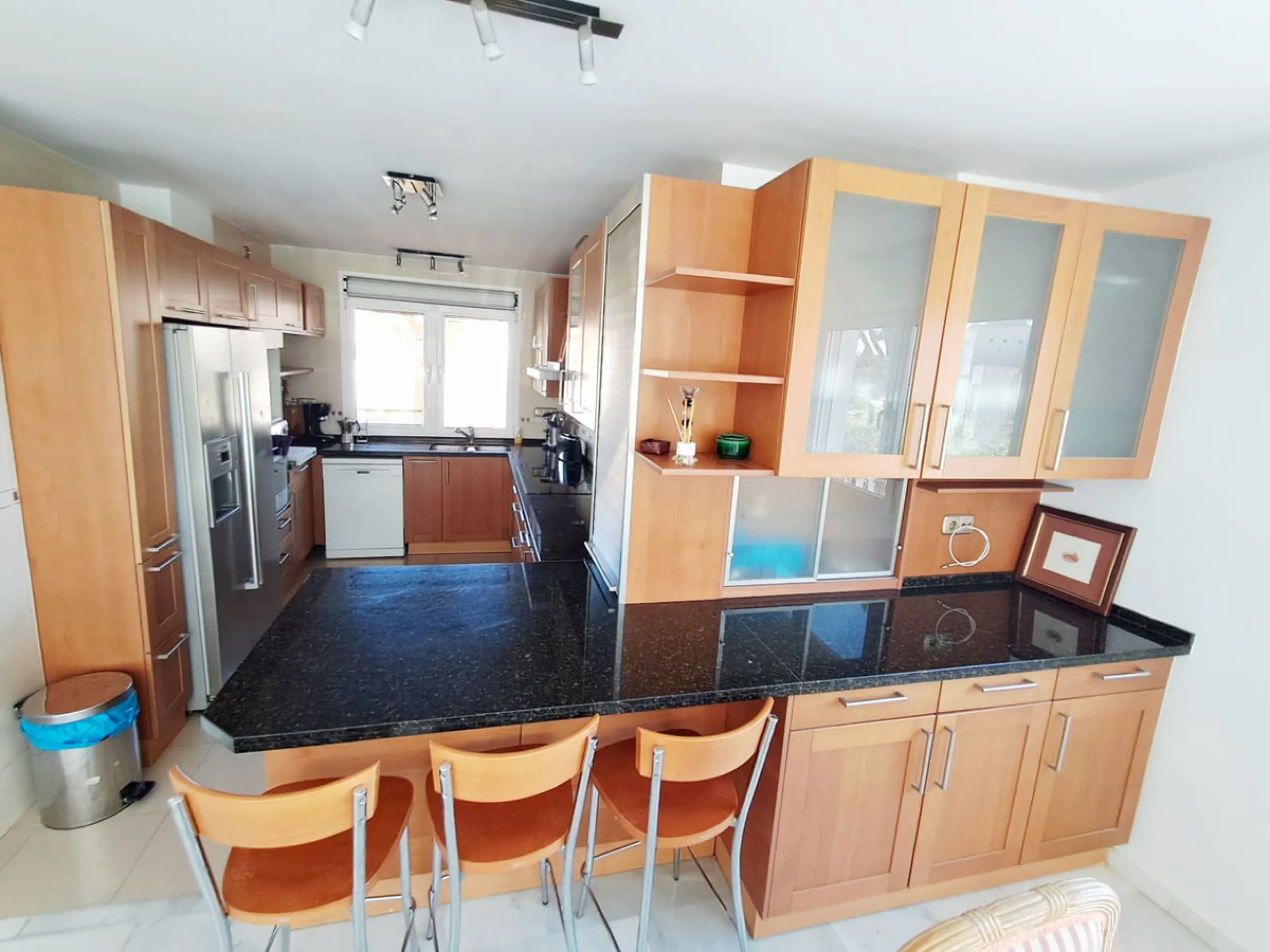 House - Semi-Detached House в продаже в Benalmadena, Málaga. В доме 5 спален и 4 ванных комнат. Площадь дома 180 м². Площадь участка 25 м²