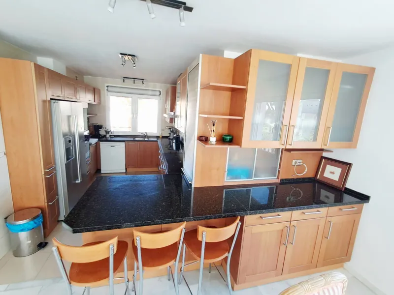 House - Semi-Detached House в продаже в Benalmadena, Málaga. В доме 5 спален и 4 ванных комнат. Площадь дома 180 м². Площадь участка 25 м²
