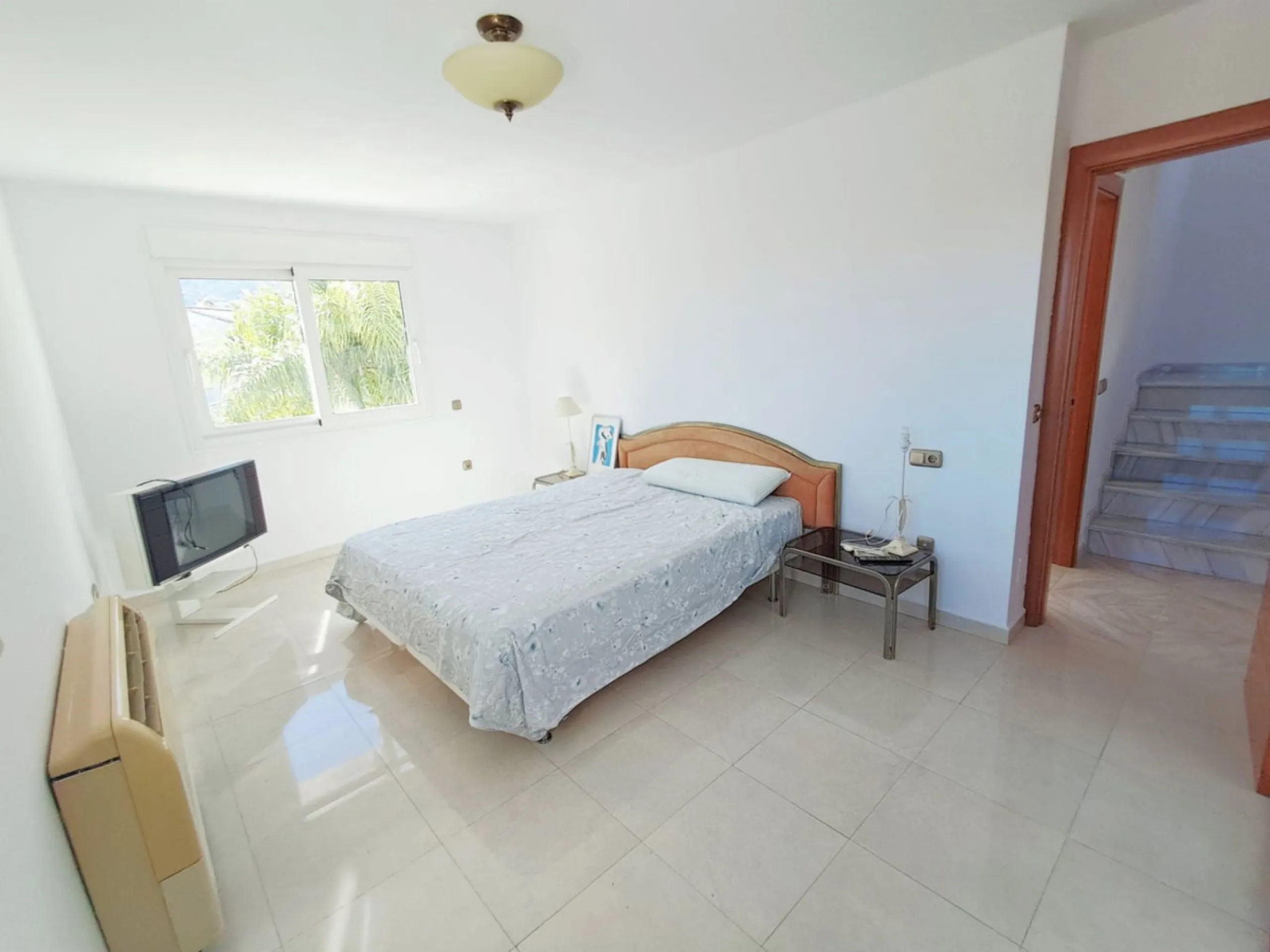 House - Semi-Detached House в продаже в Benalmadena, Málaga. В доме 5 спален и 4 ванных комнат. Площадь дома 180 м². Площадь участка 25 м²