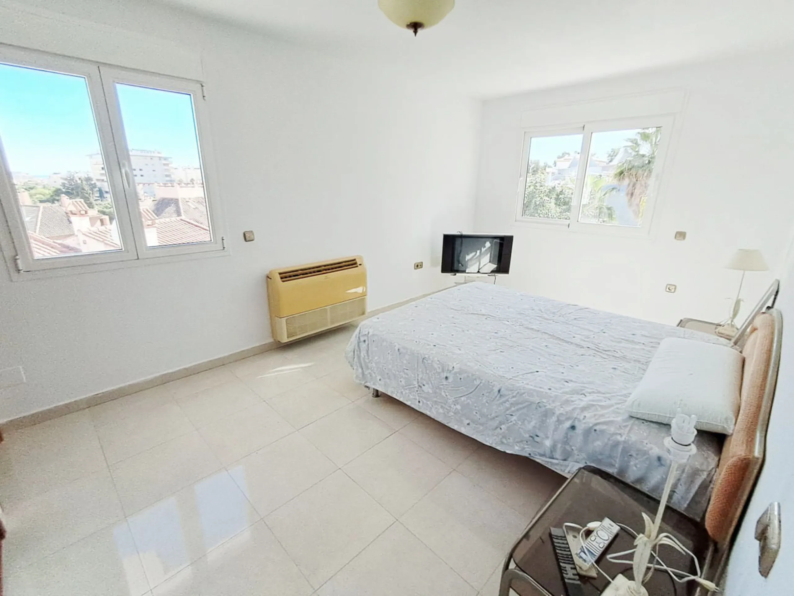 House - Semi-Detached House в продаже в Benalmadena, Málaga. В доме 5 спален и 4 ванных комнат. Площадь дома 180 м². Площадь участка 25 м²