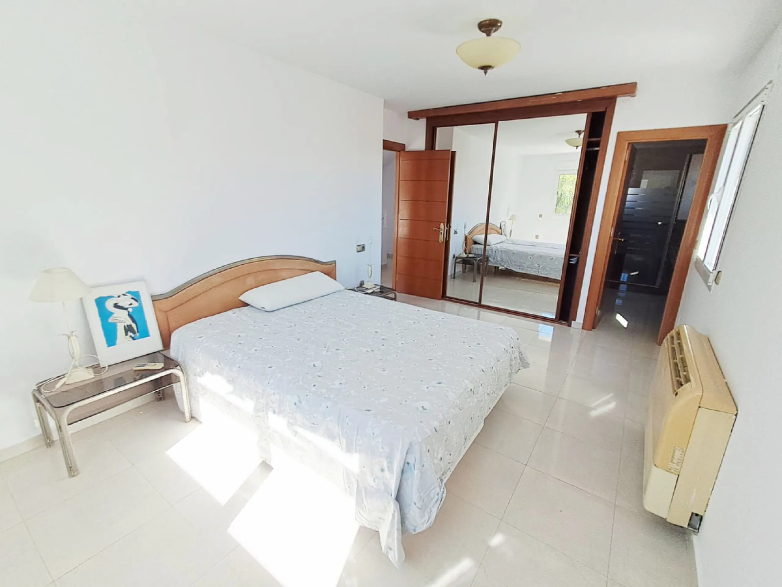 House - Semi-Detached House в продаже в Benalmadena, Málaga. В доме 5 спален и 4 ванных комнат. Площадь дома 180 м². Площадь участка 25 м²