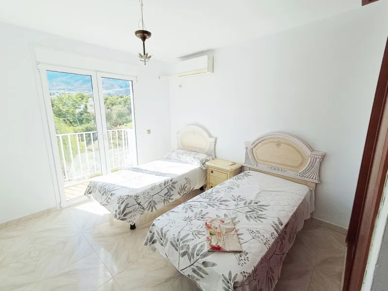 House - Semi-Detached House в продаже в Benalmadena, Málaga. В доме 5 спален и 4 ванных комнат. Площадь дома 180 м². Площадь участка 25 м²