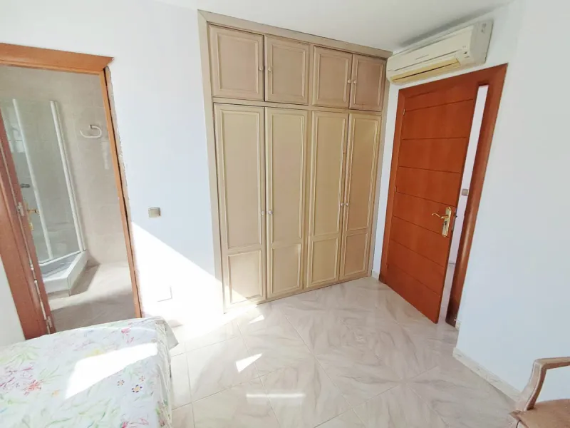 House - Semi-Detached House в продаже в Benalmadena, Málaga. В доме 5 спален и 4 ванных комнат. Площадь дома 180 м². Площадь участка 25 м²