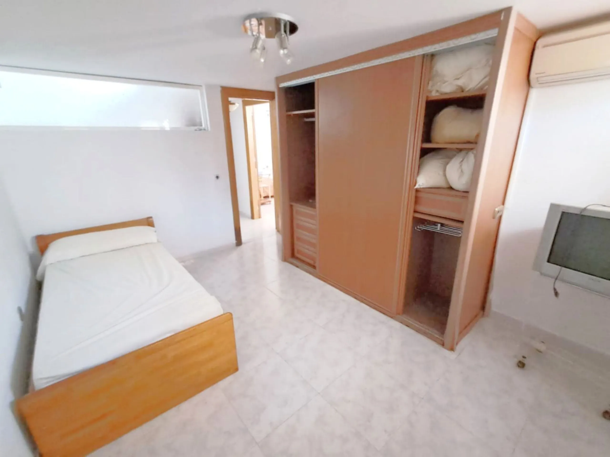 House - Semi-Detached House в продаже в Benalmadena, Málaga. В доме 5 спален и 4 ванных комнат. Площадь дома 180 м². Площадь участка 25 м²