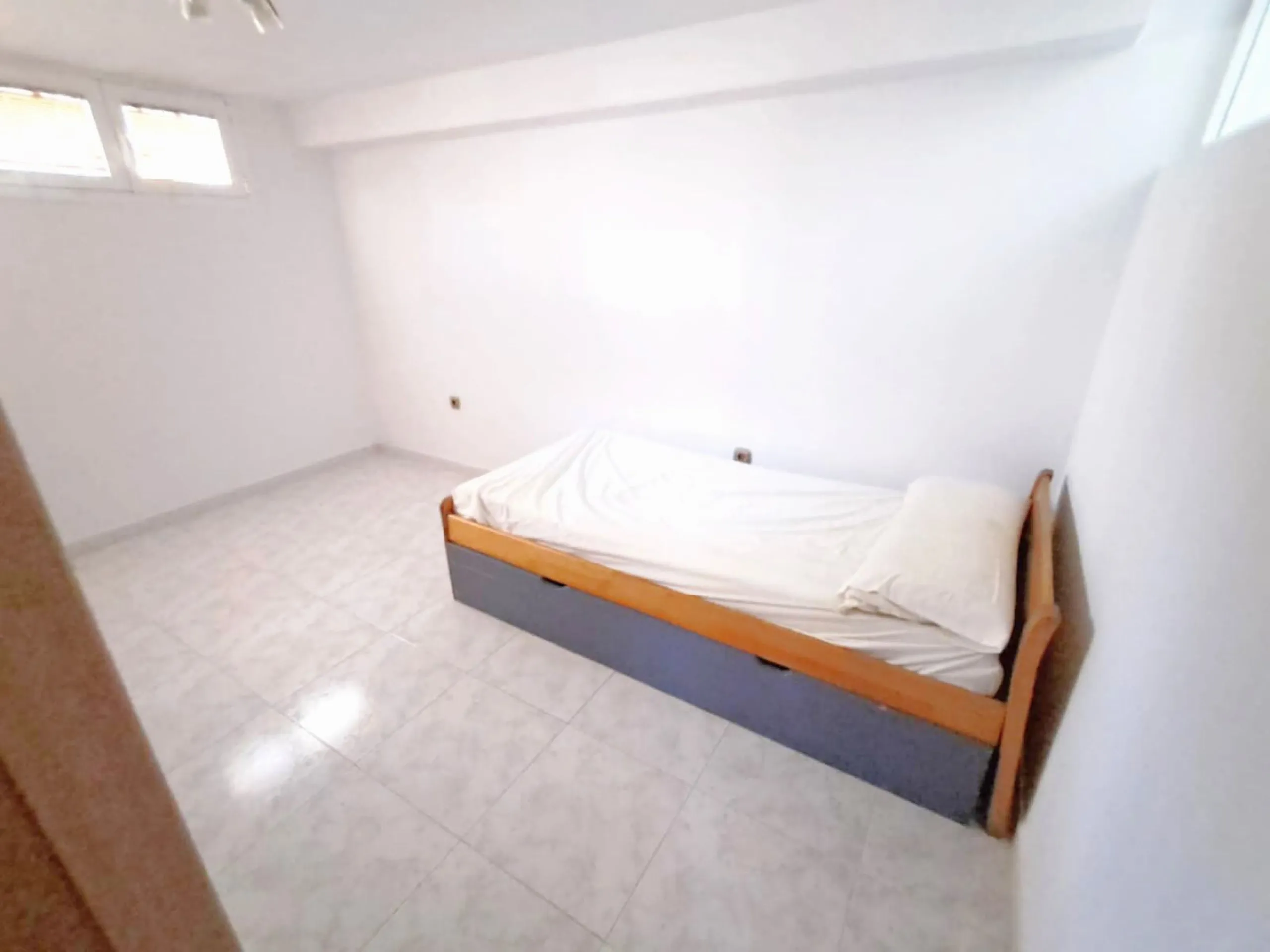 House - Semi-Detached House в продаже в Benalmadena, Málaga. В доме 5 спален и 4 ванных комнат. Площадь дома 180 м². Площадь участка 25 м²