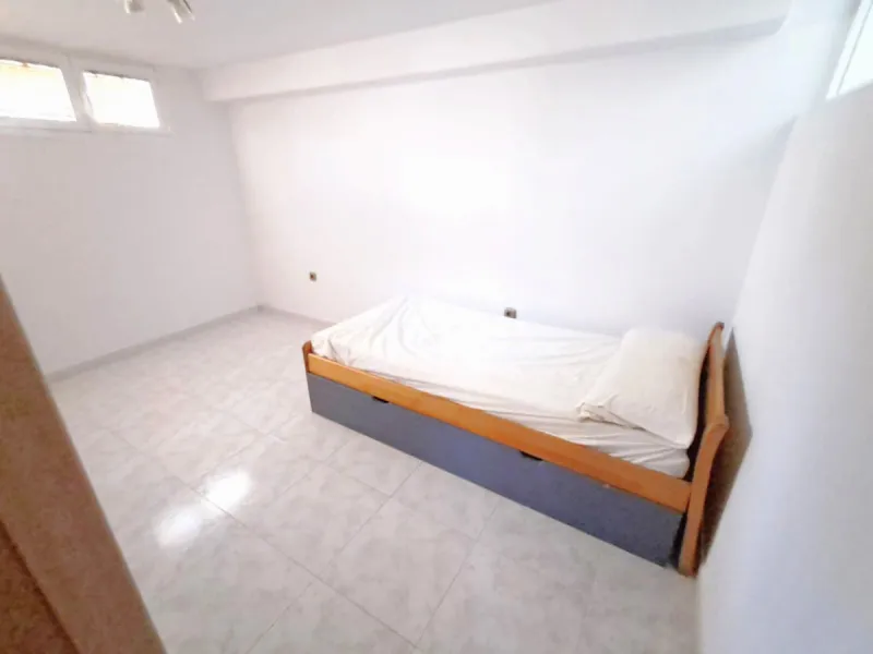 House - Semi-Detached House в продаже в Benalmadena, Málaga. В доме 5 спален и 4 ванных комнат. Площадь дома 180 м². Площадь участка 25 м²