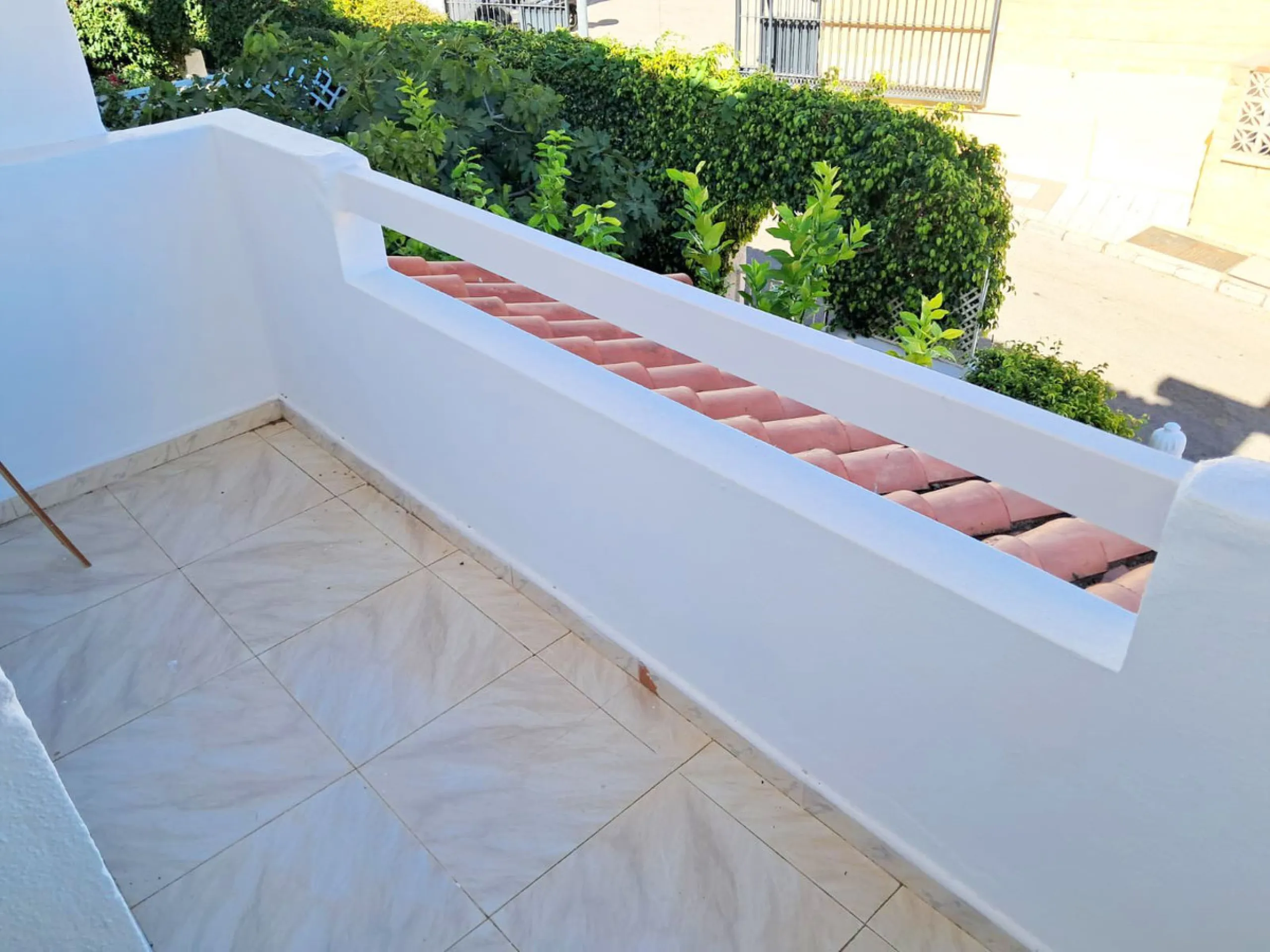 House - Semi-Detached House в продаже в Benalmadena, Málaga. В доме 5 спален и 4 ванных комнат. Площадь дома 180 м². Площадь участка 25 м²