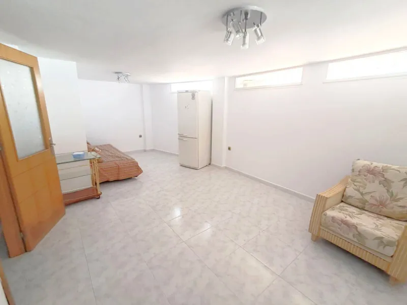 House - Semi-Detached House в продаже в Benalmadena, Málaga. В доме 5 спален и 4 ванных комнат. Площадь дома 180 м². Площадь участка 25 м²