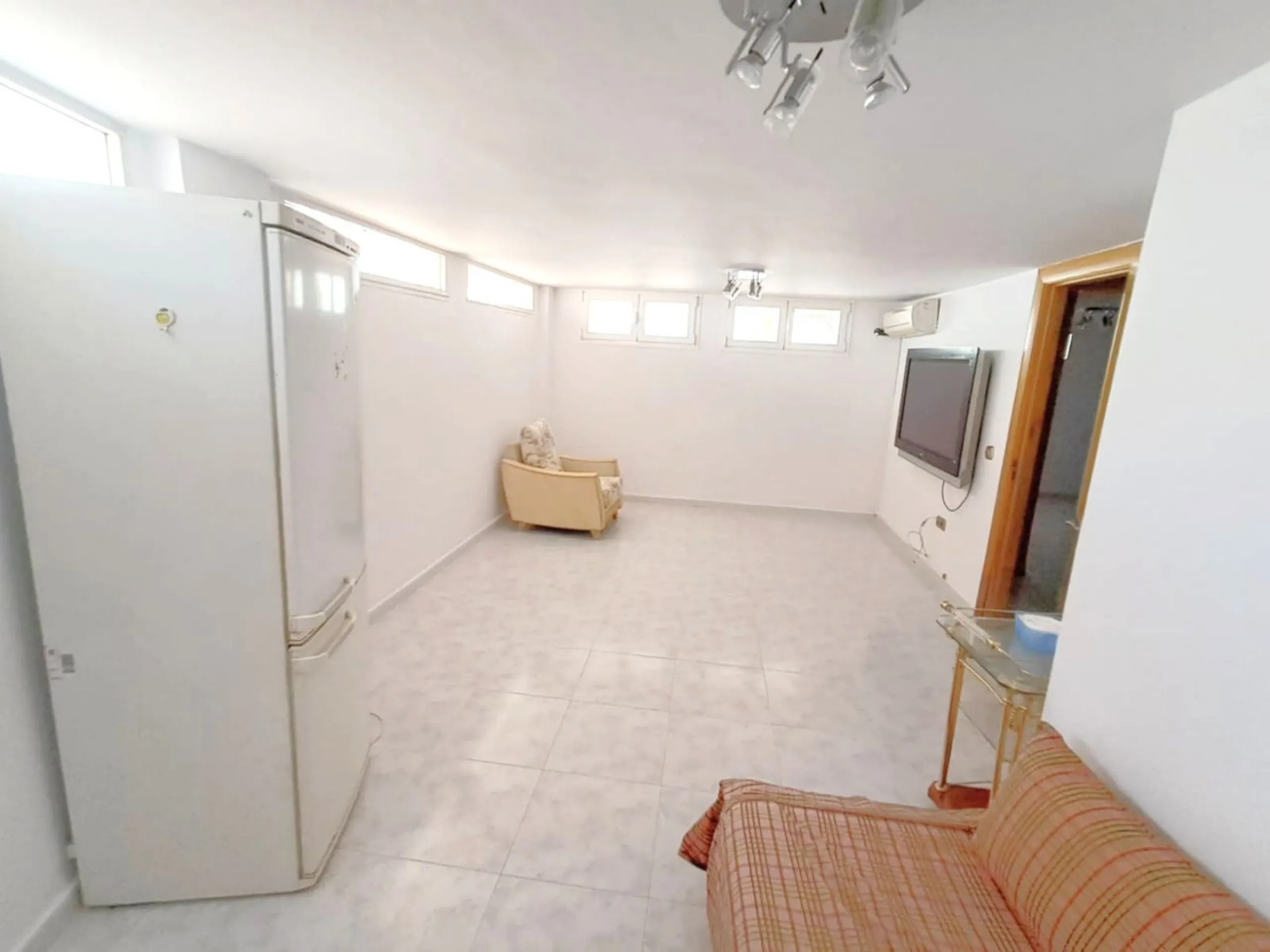 House - Semi-Detached House в продаже в Benalmadena, Málaga. В доме 5 спален и 4 ванных комнат. Площадь дома 180 м². Площадь участка 25 м²