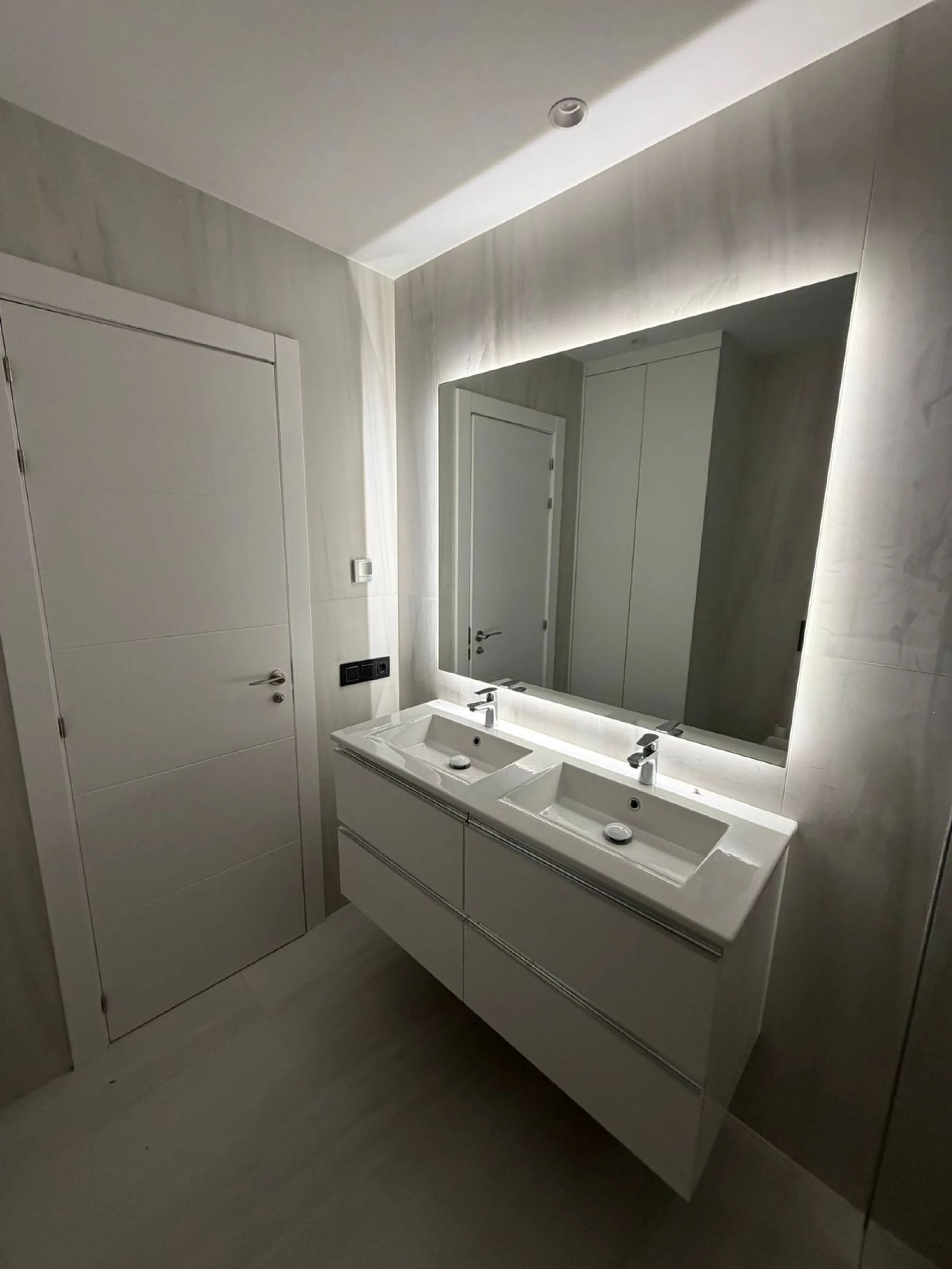 Spacious 3-Bedroom Apartment in Exclusive Gated Urbanisation with 24-Hour Security – Prime Costa del Sol Opportunity with Ongoing Renovation!