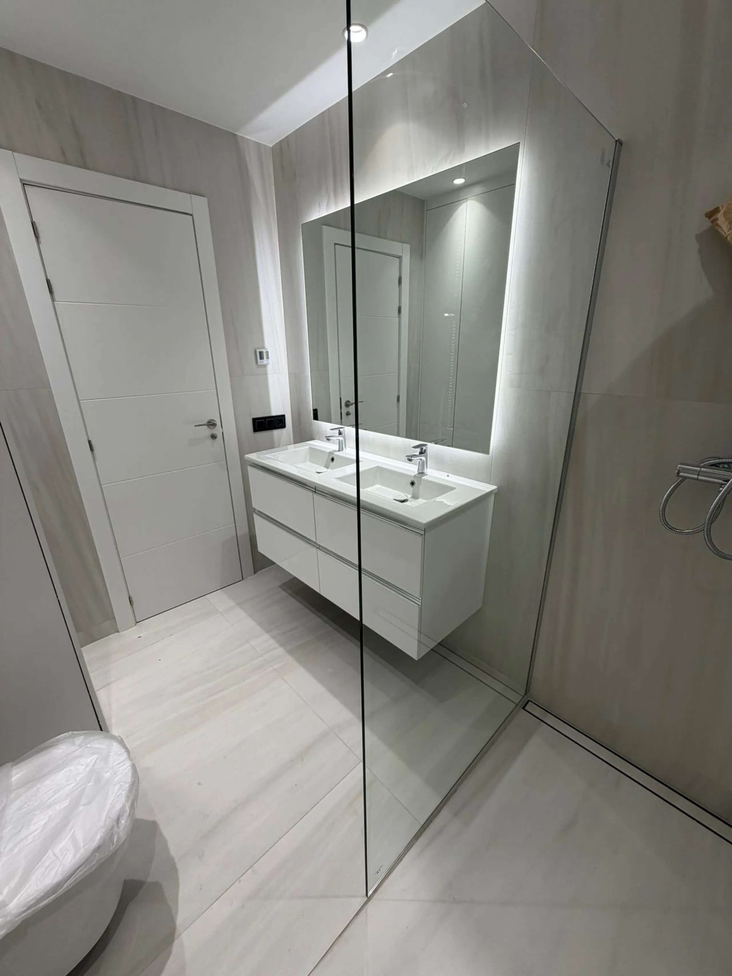 Spacious 3-Bedroom Apartment in Exclusive Gated Urbanisation with 24-Hour Security – Prime Costa del Sol Opportunity with Ongoing Renovation!