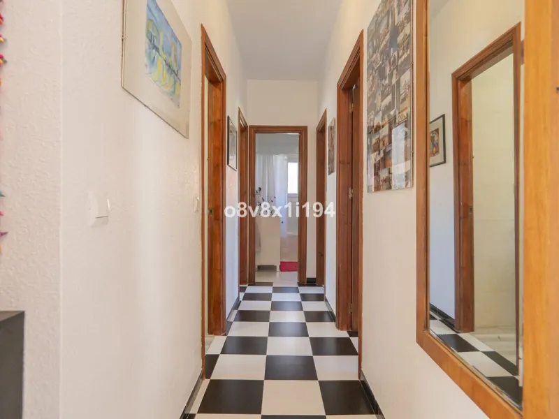 Imagine waking up every morning to open views that stretch as far as Malaga, surrounded by the tranquility of the Pinos de Alhaurín residential area. This detached villa is designed for families looking for a spacious, comfortable home surrounded by natur