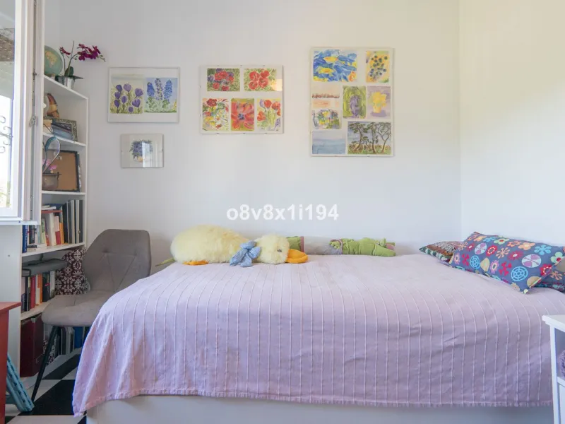 Imagine waking up every morning to open views that stretch as far as Malaga, surrounded by the tranquility of the Pinos de Alhaurín residential area. This detached villa is designed for families looking for a spacious, comfortable home surrounded by natur
