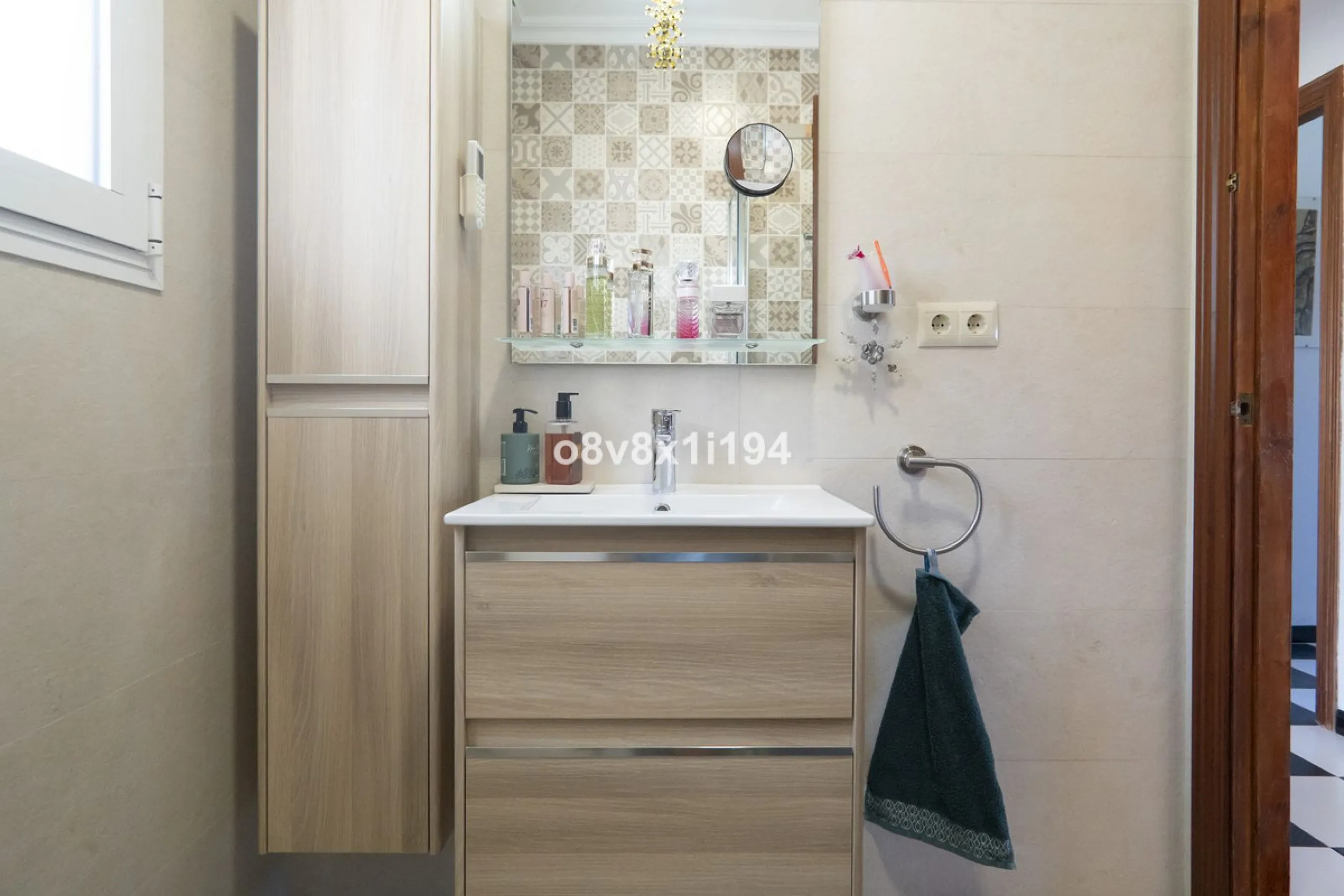 Imagine waking up every morning to open views that stretch as far as Malaga, surrounded by the tranquility of the Pinos de Alhaurín residential area. This detached villa is designed for families looking for a spacious, comfortable home surrounded by natur