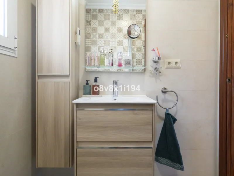 Imagine waking up every morning to open views that stretch as far as Malaga, surrounded by the tranquility of the Pinos de Alhaurín residential area. This detached villa is designed for families looking for a spacious, comfortable home surrounded by natur