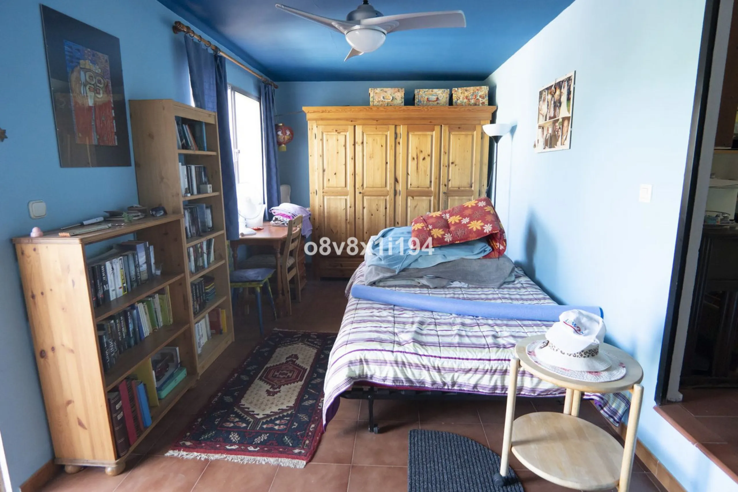 Imagine waking up every morning to open views that stretch as far as Malaga, surrounded by the tranquility of the Pinos de Alhaurín residential area. This detached villa is designed for families looking for a spacious, comfortable home surrounded by natur