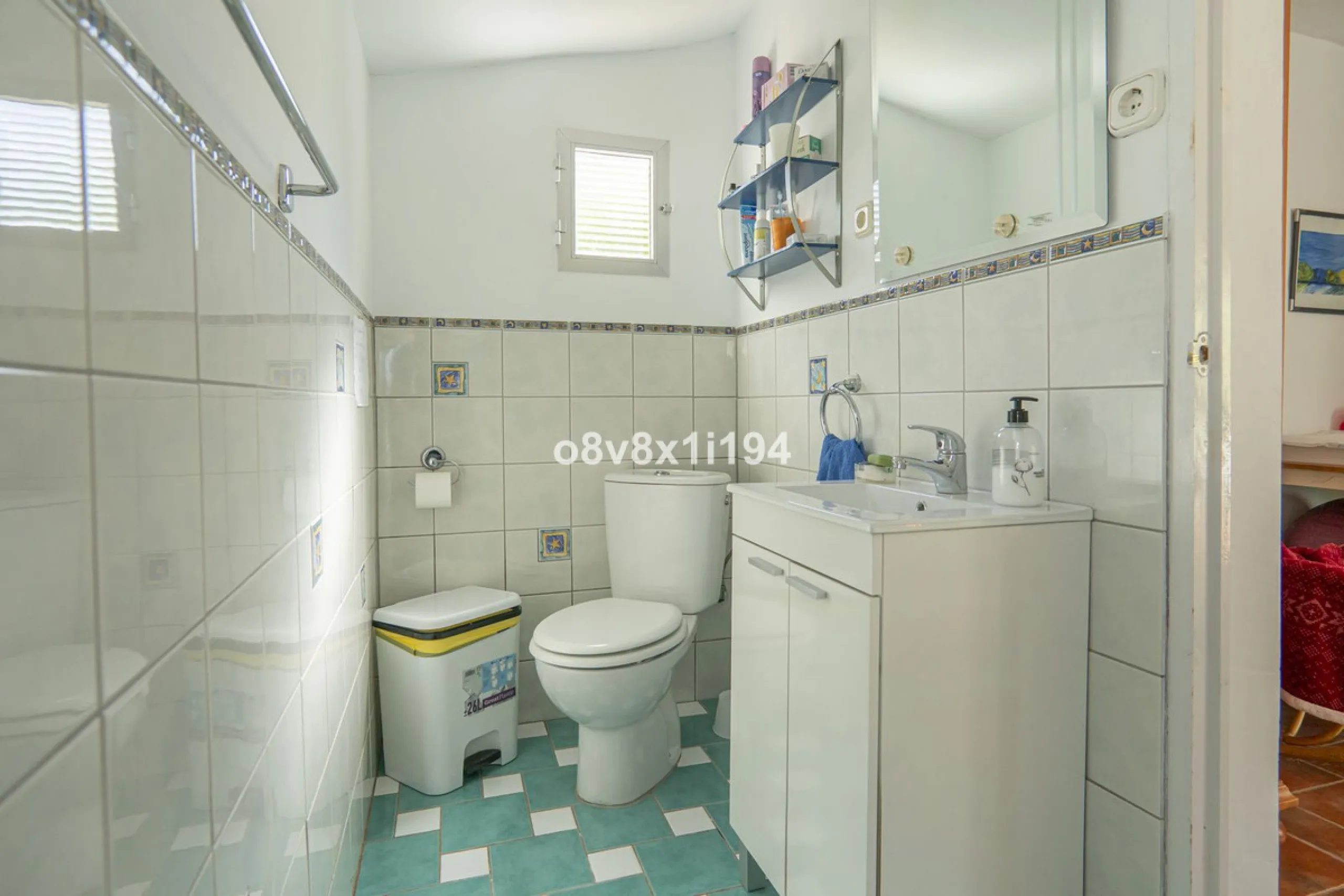 Imagine waking up every morning to open views that stretch as far as Malaga, surrounded by the tranquility of the Pinos de Alhaurín residential area. This detached villa is designed for families looking for a spacious, comfortable home surrounded by natur