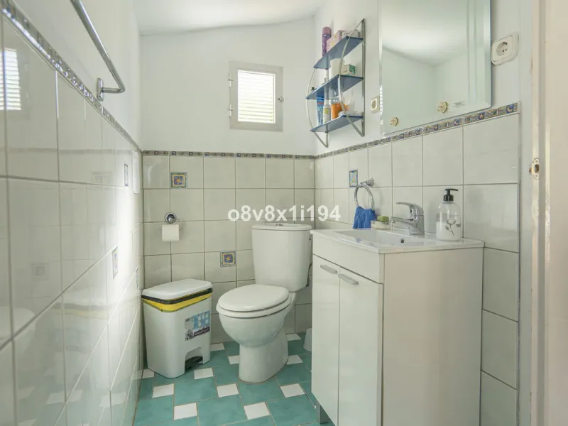 Imagine waking up every morning to open views that stretch as far as Malaga, surrounded by the tranquility of the Pinos de Alhaurín residential area. This detached villa is designed for families looking for a spacious, comfortable home surrounded by natur