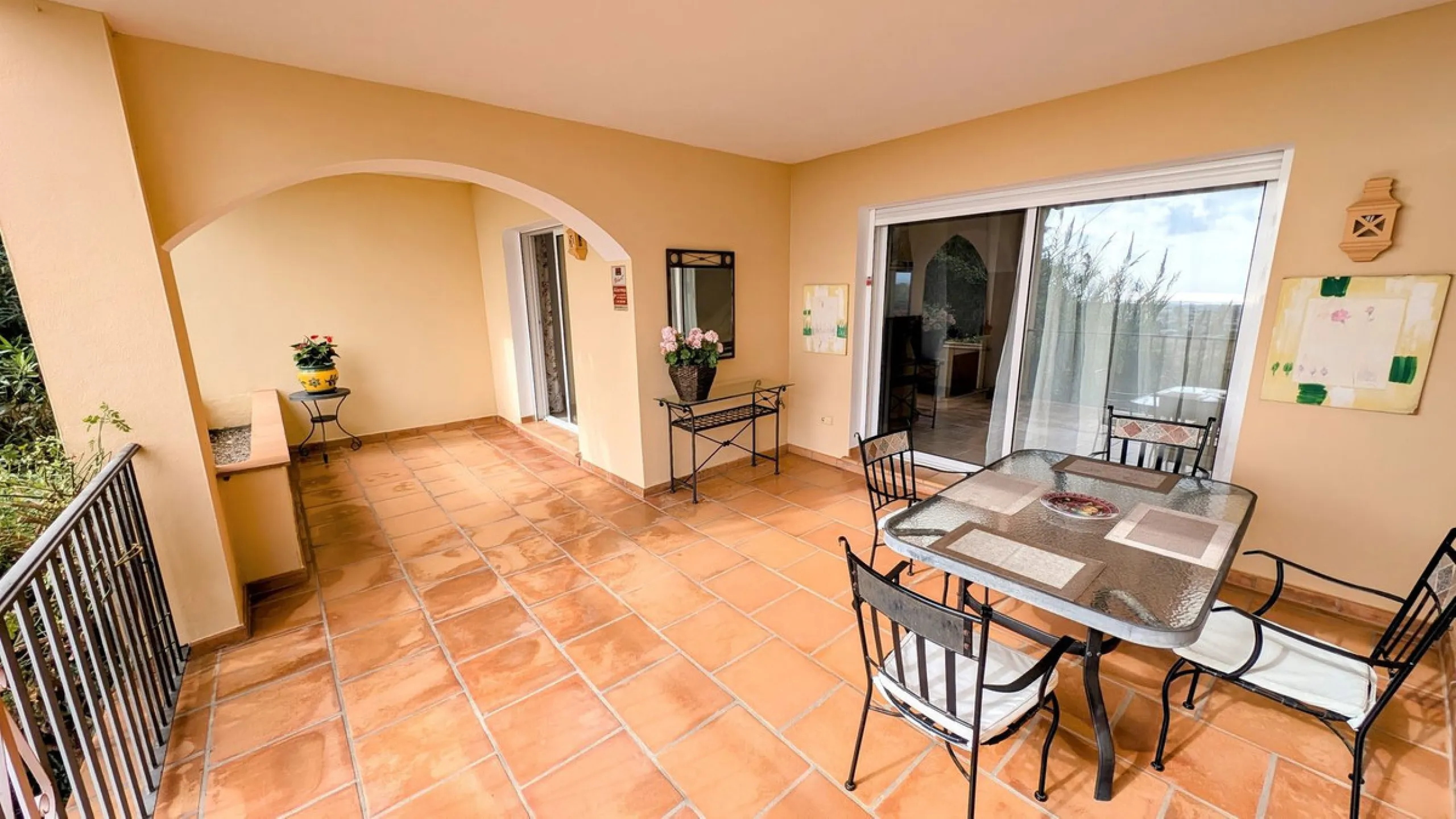 Altos de Almendros – Exclusive Ground-Floor Apartment with Spacious Private Garden and Sea View