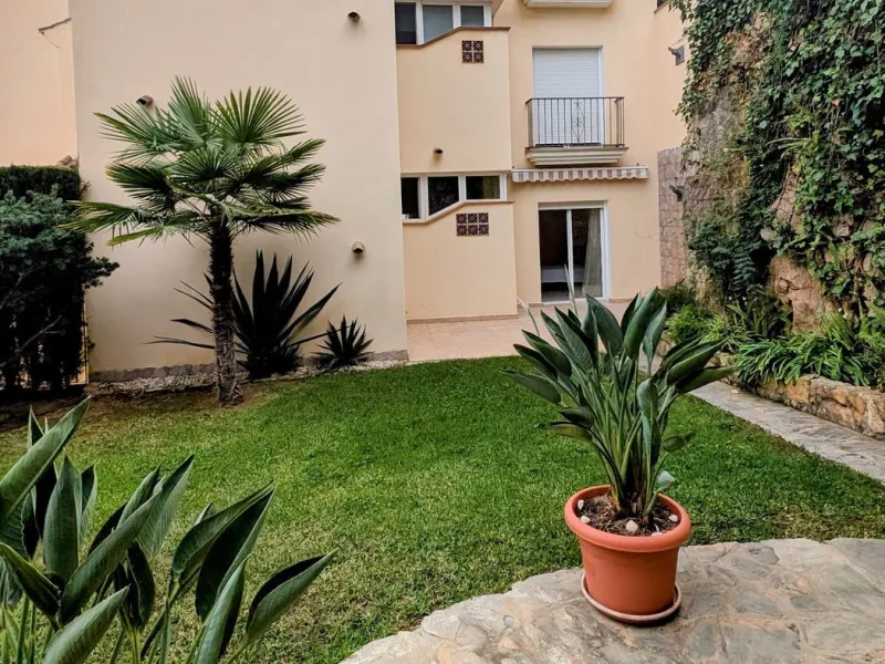 Altos de Almendros – Exclusive Ground-Floor Apartment with Spacious Private Garden and Sea View