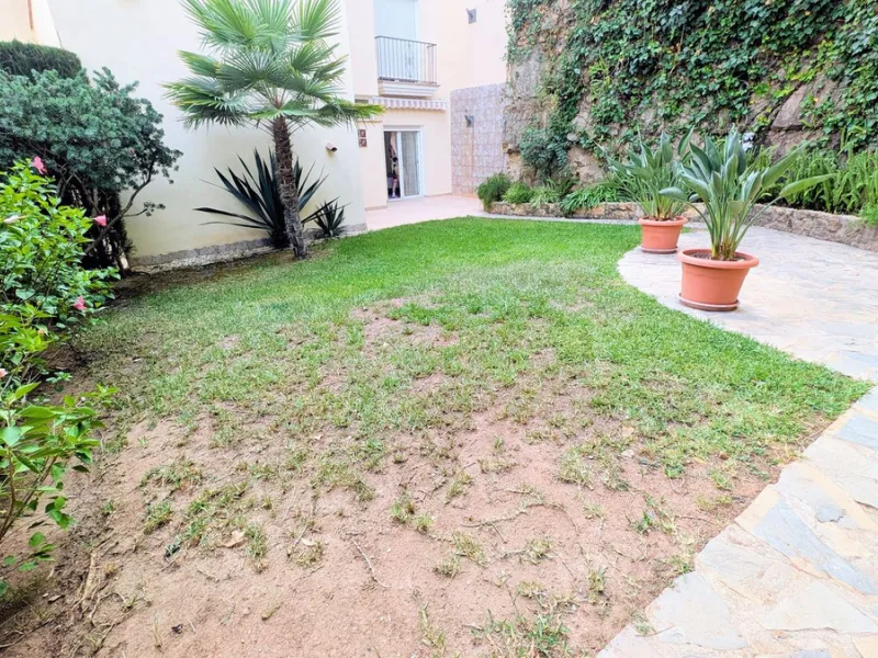 Altos de Almendros – Exclusive Ground-Floor Apartment with Spacious Private Garden and Sea View