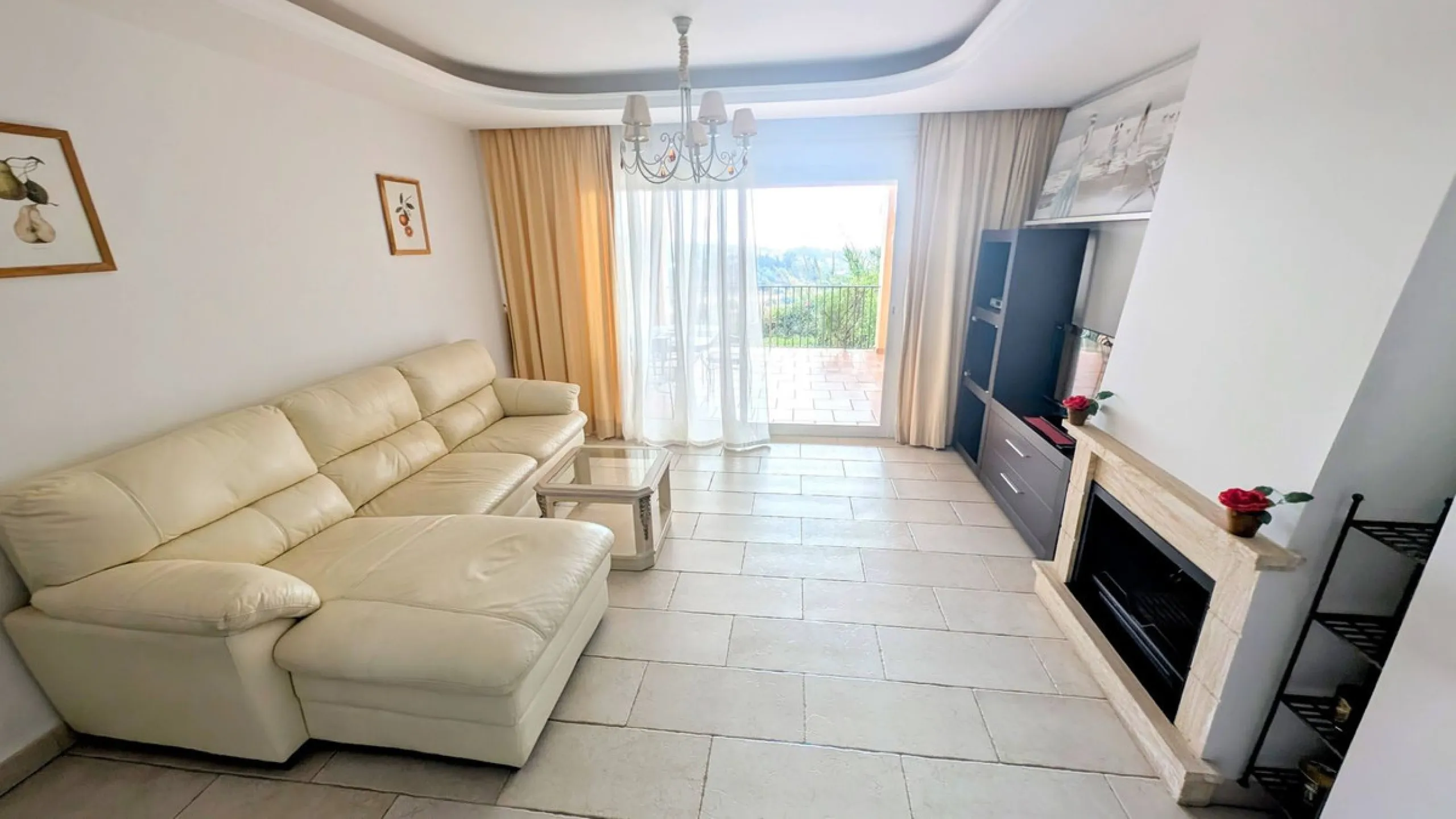 Altos de Almendros – Exclusive Ground-Floor Apartment with Spacious Private Garden and Sea View