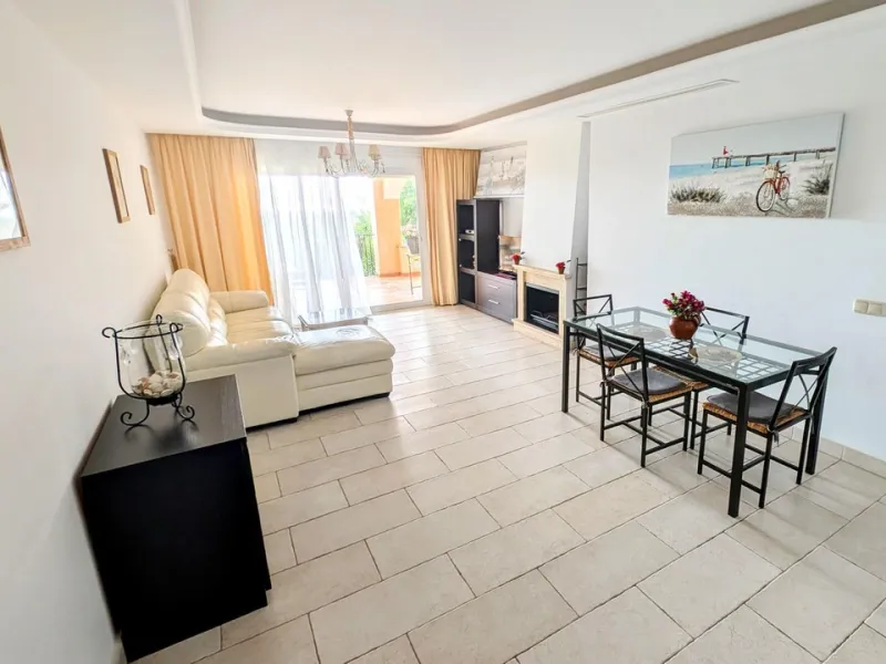Altos de Almendros – Exclusive Ground-Floor Apartment with Spacious Private Garden and Sea View