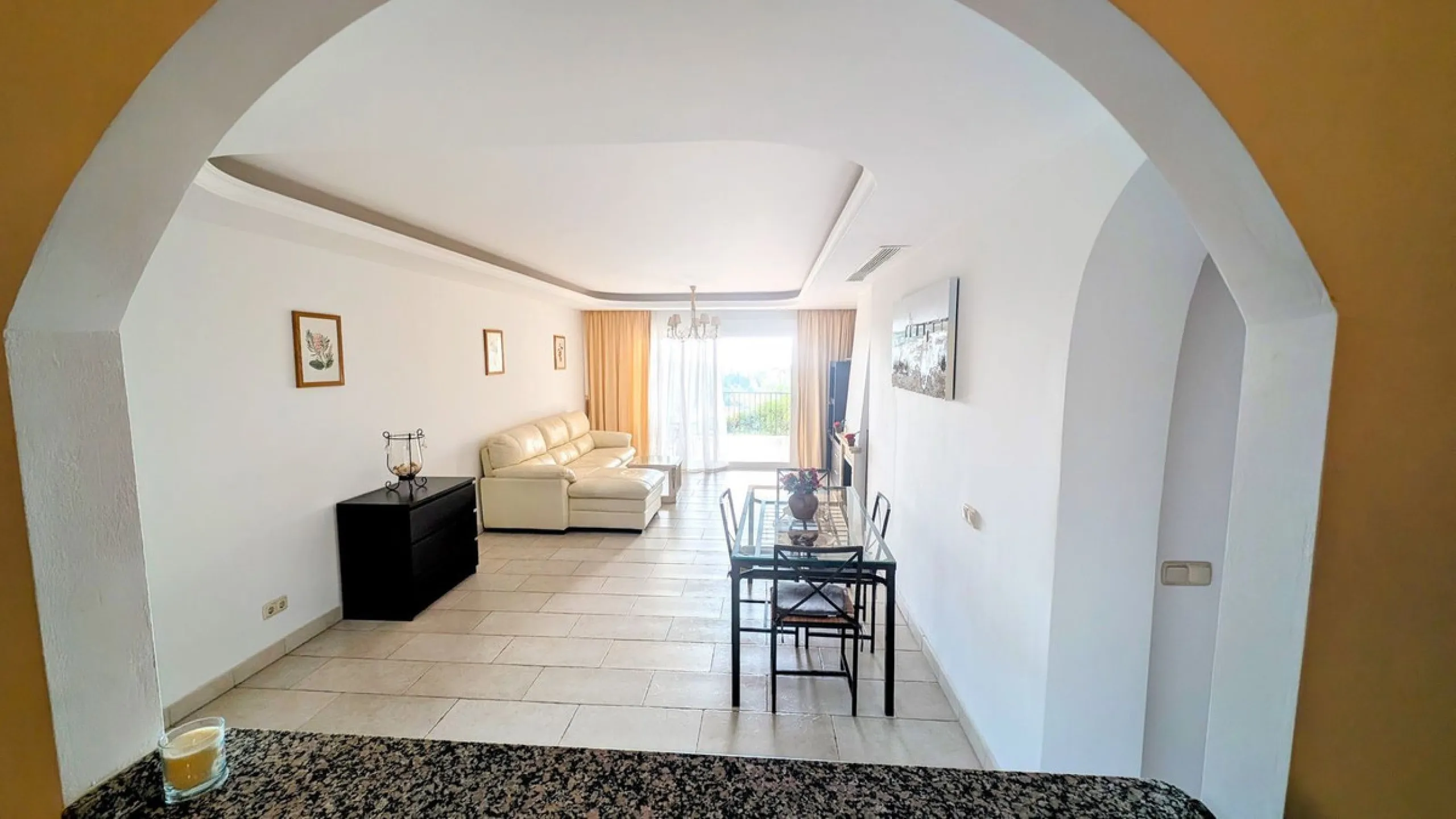 Altos de Almendros – Exclusive Ground-Floor Apartment with Spacious Private Garden and Sea View