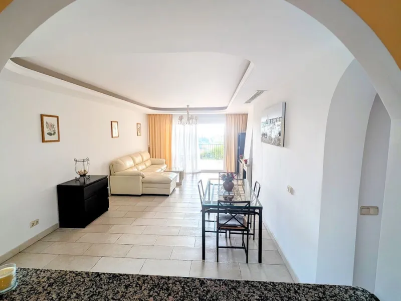 Altos de Almendros – Exclusive Ground-Floor Apartment with Spacious Private Garden and Sea View